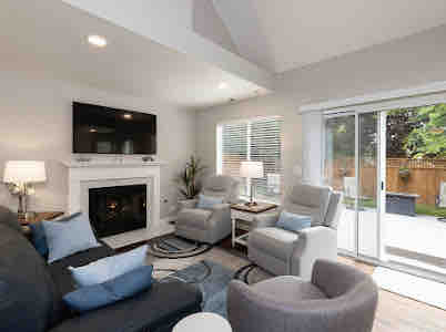 Lovely 3-bedroom home in convenient SV location