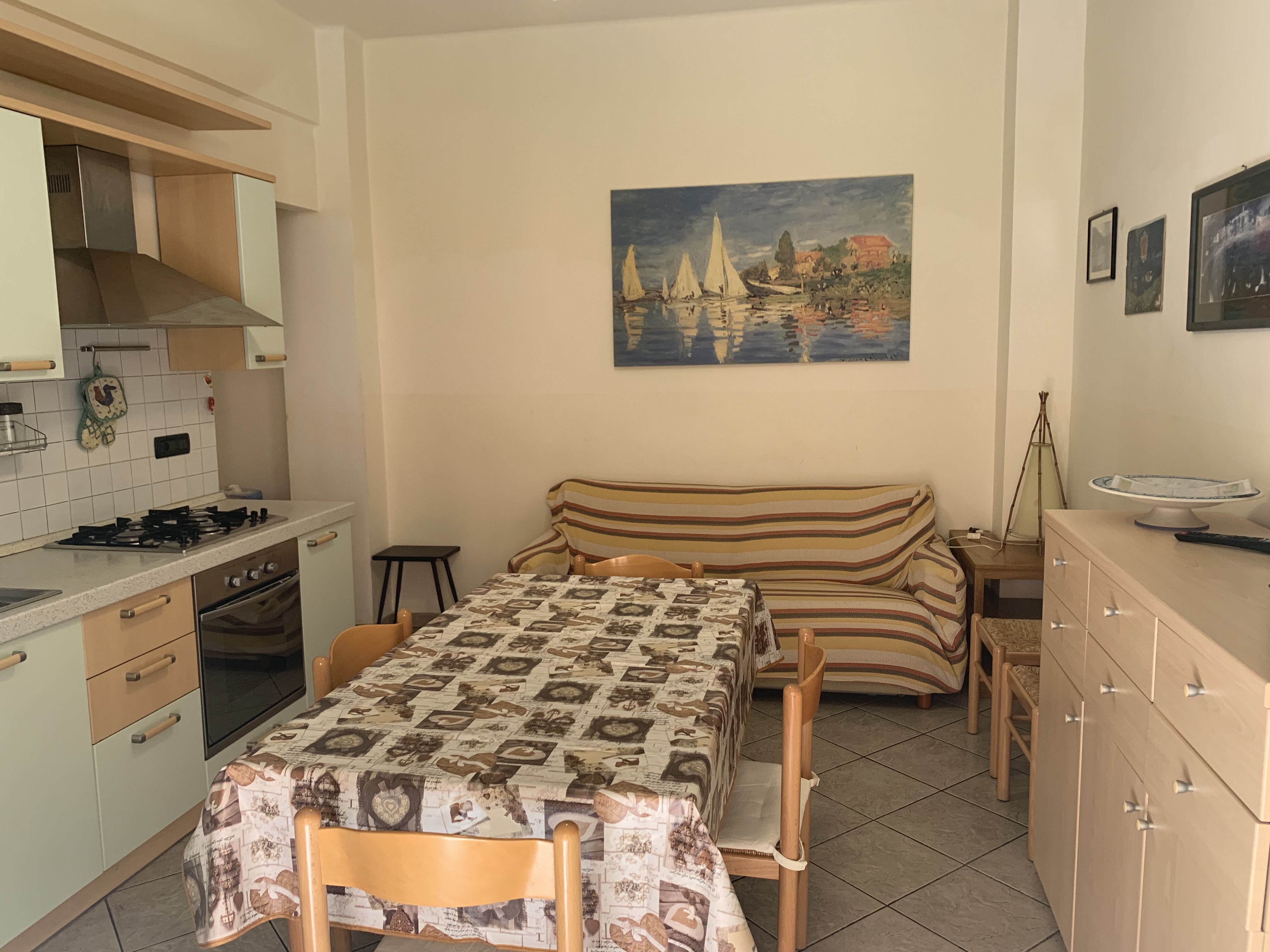 THREE-ROOM APARTMENT ON THE PROMENADE 20 MT from the SEA