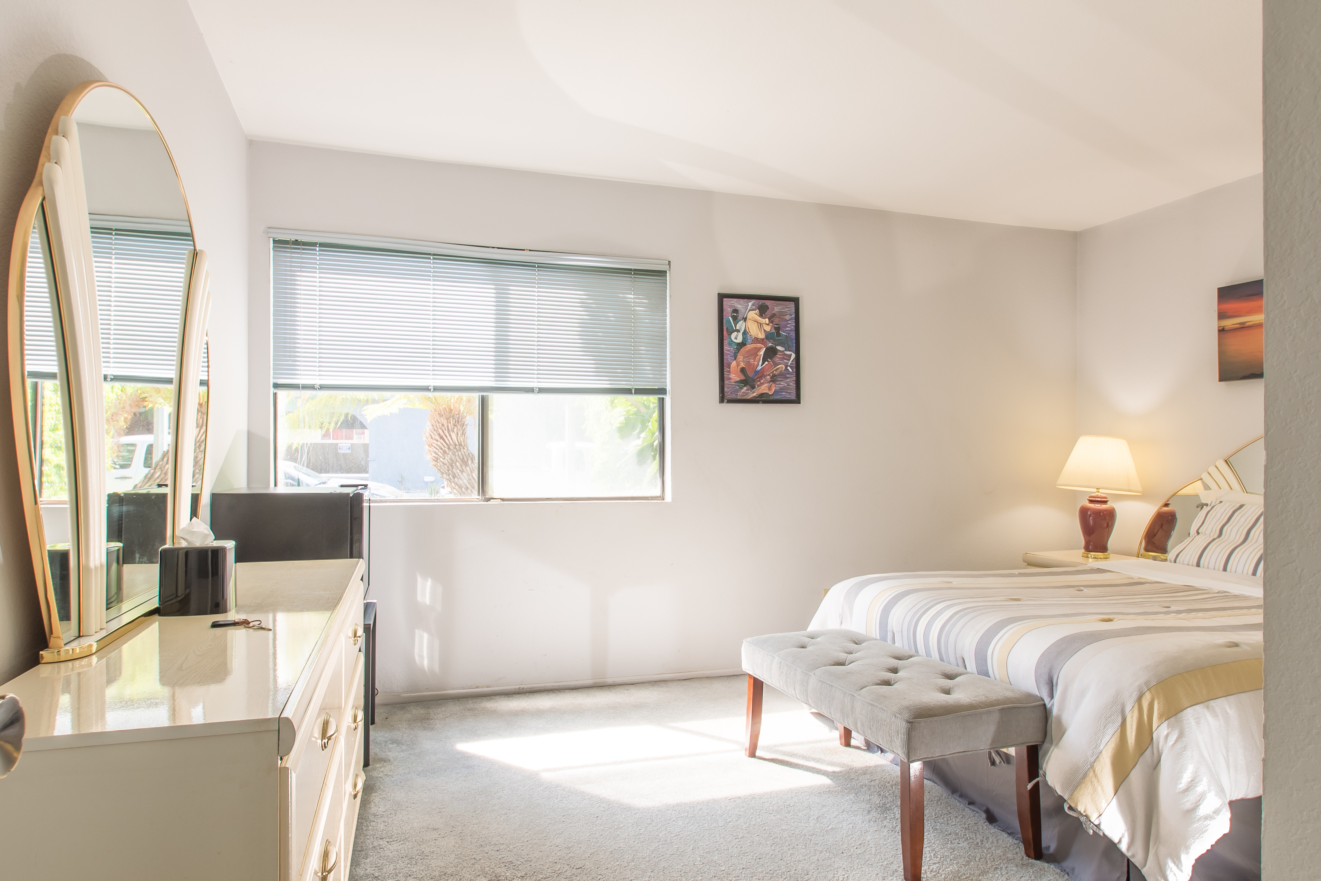 *Guest Suite (Entire 1st fl.) in Modern Townhouse*