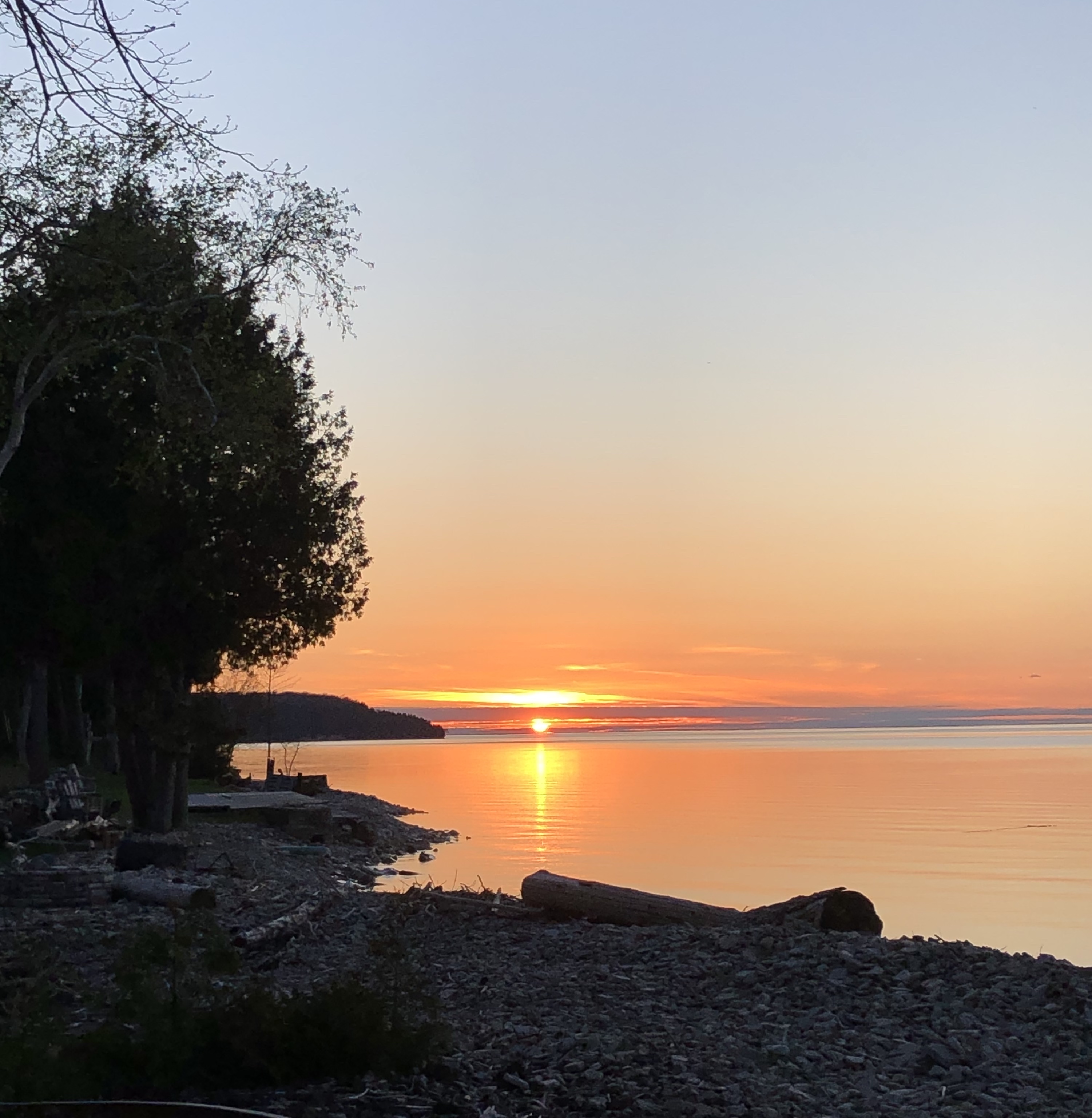 Historic Log Cabin by the Bay (Lake View) Cabins for Rent in Ellison