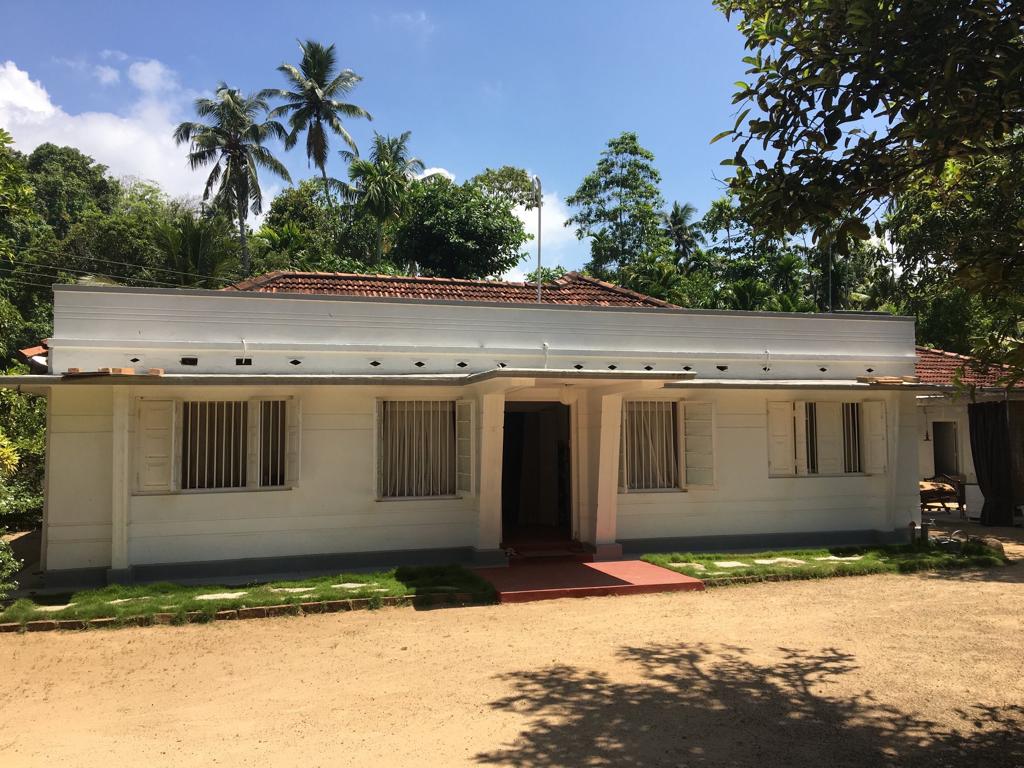Superior house with garden (dunwaththa)- Madiha SL