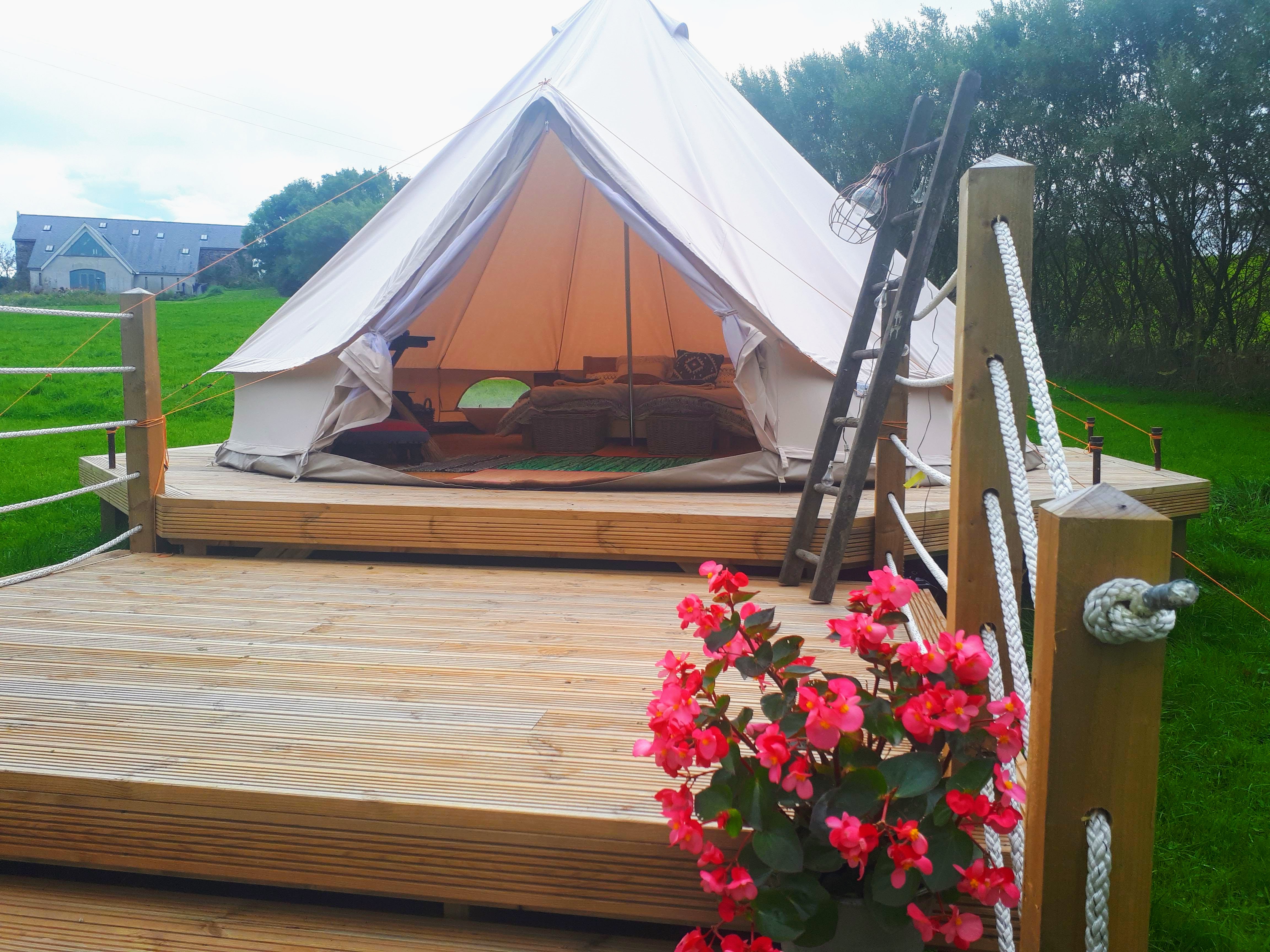 Glamping Site on Anglesey - Bell Tent 'Onnen'
