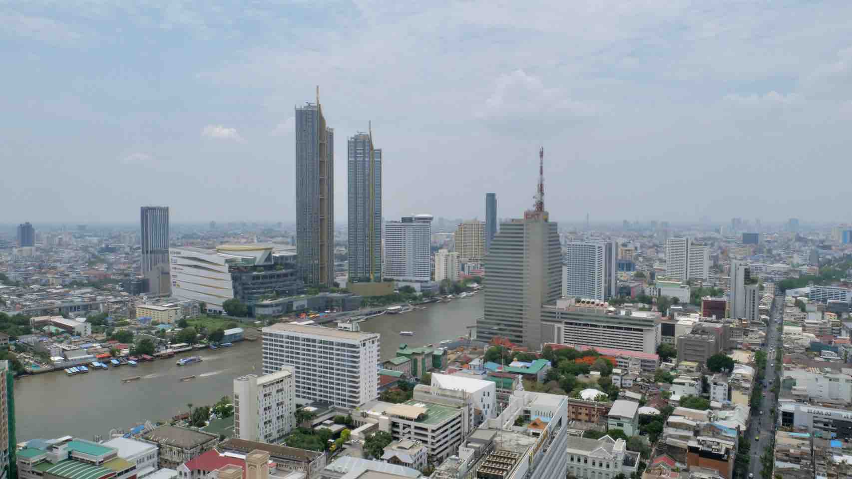 Nice room w/ river view located in city center
