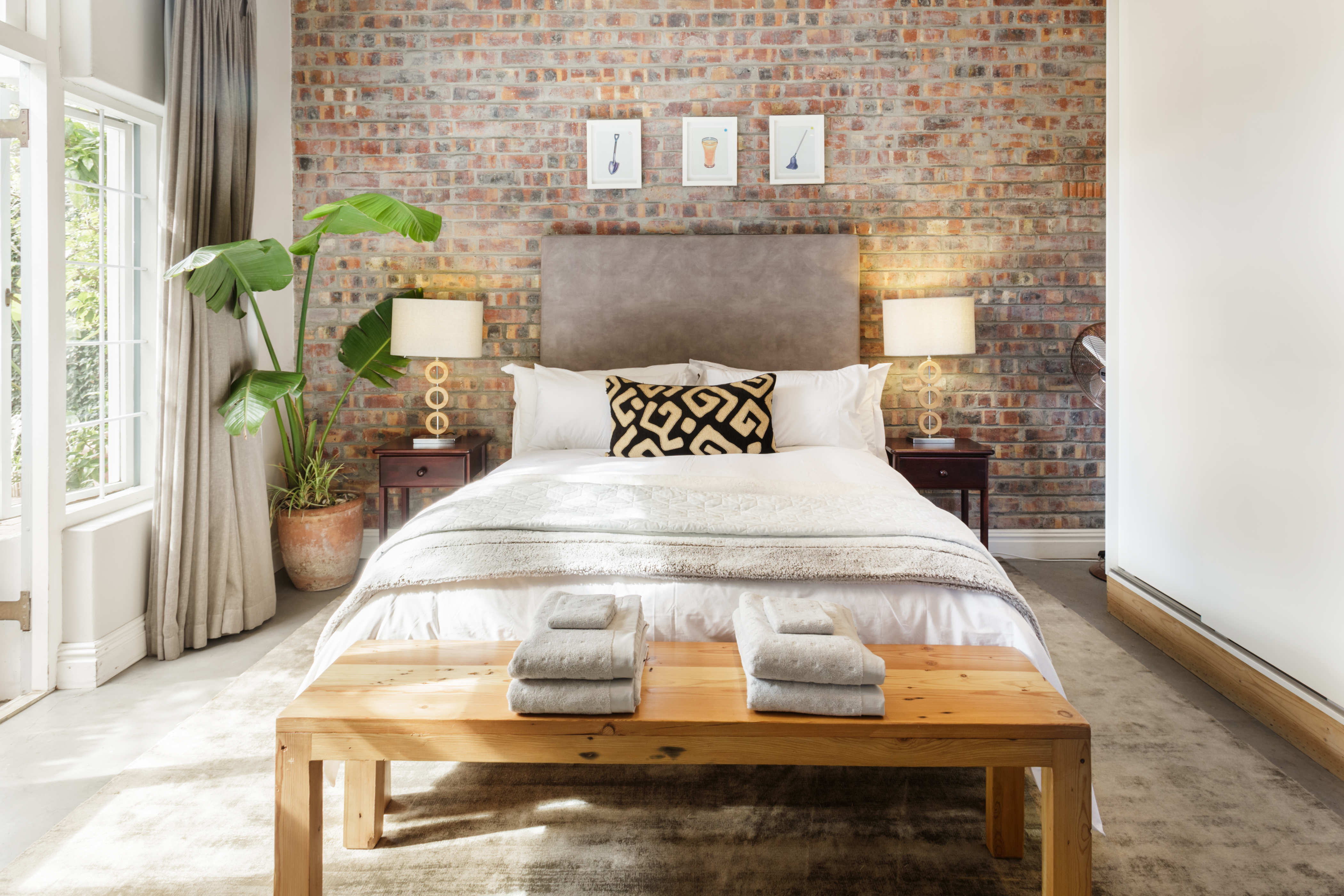 Spacious Contemporary Urban Studio in Rosebank