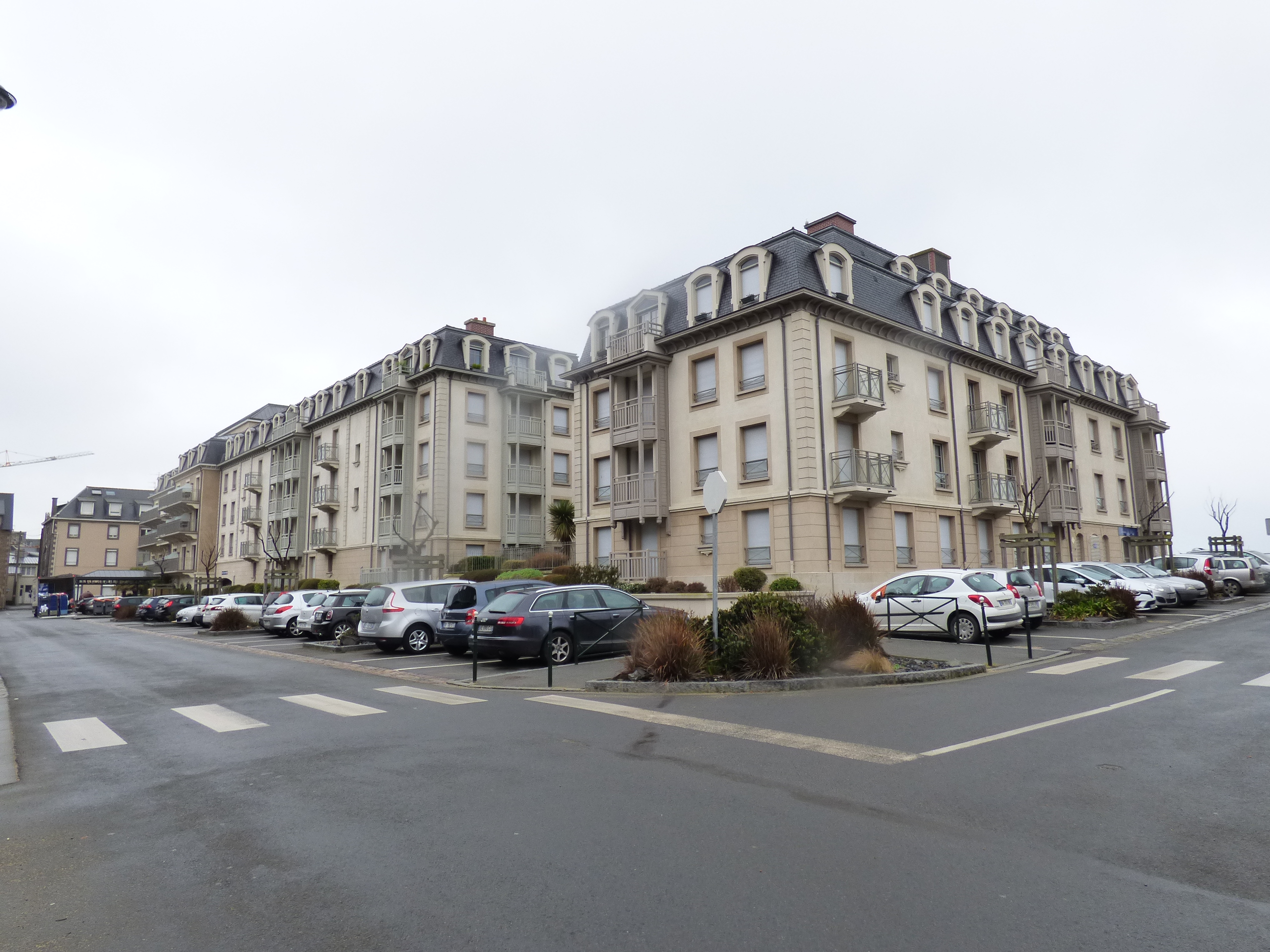 VERY NICE T2 IDEALLY LOCATED