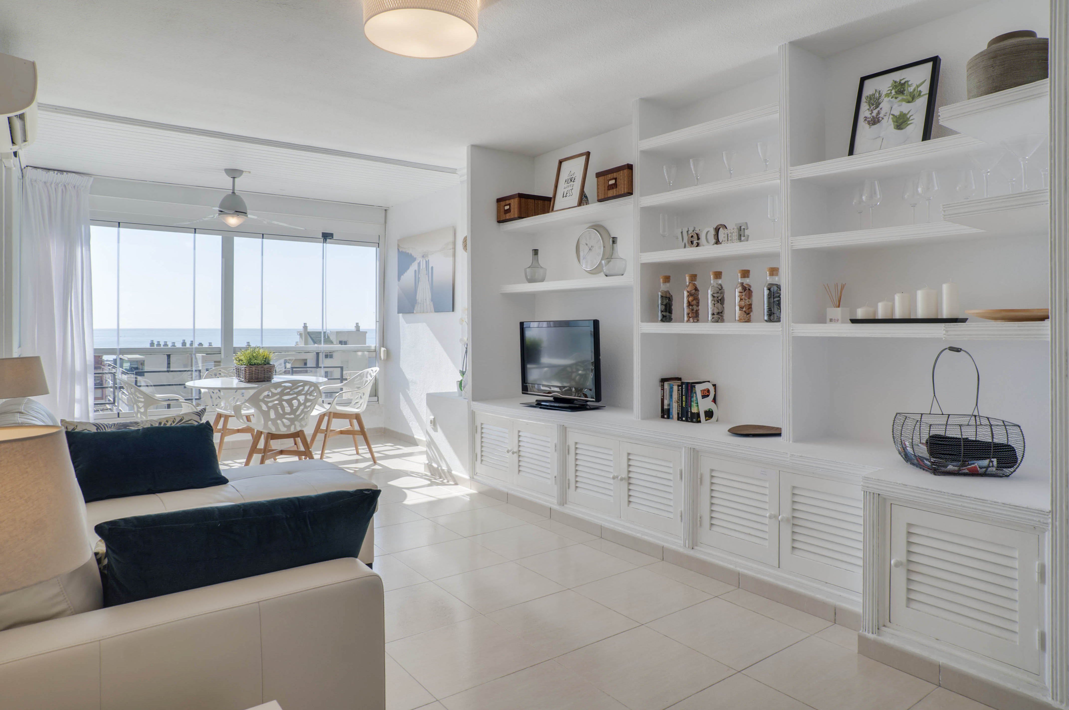 LA CARIHUELAIMPECABLE CON VISTAS DIRECTAS AL MAR Flats for Rent in