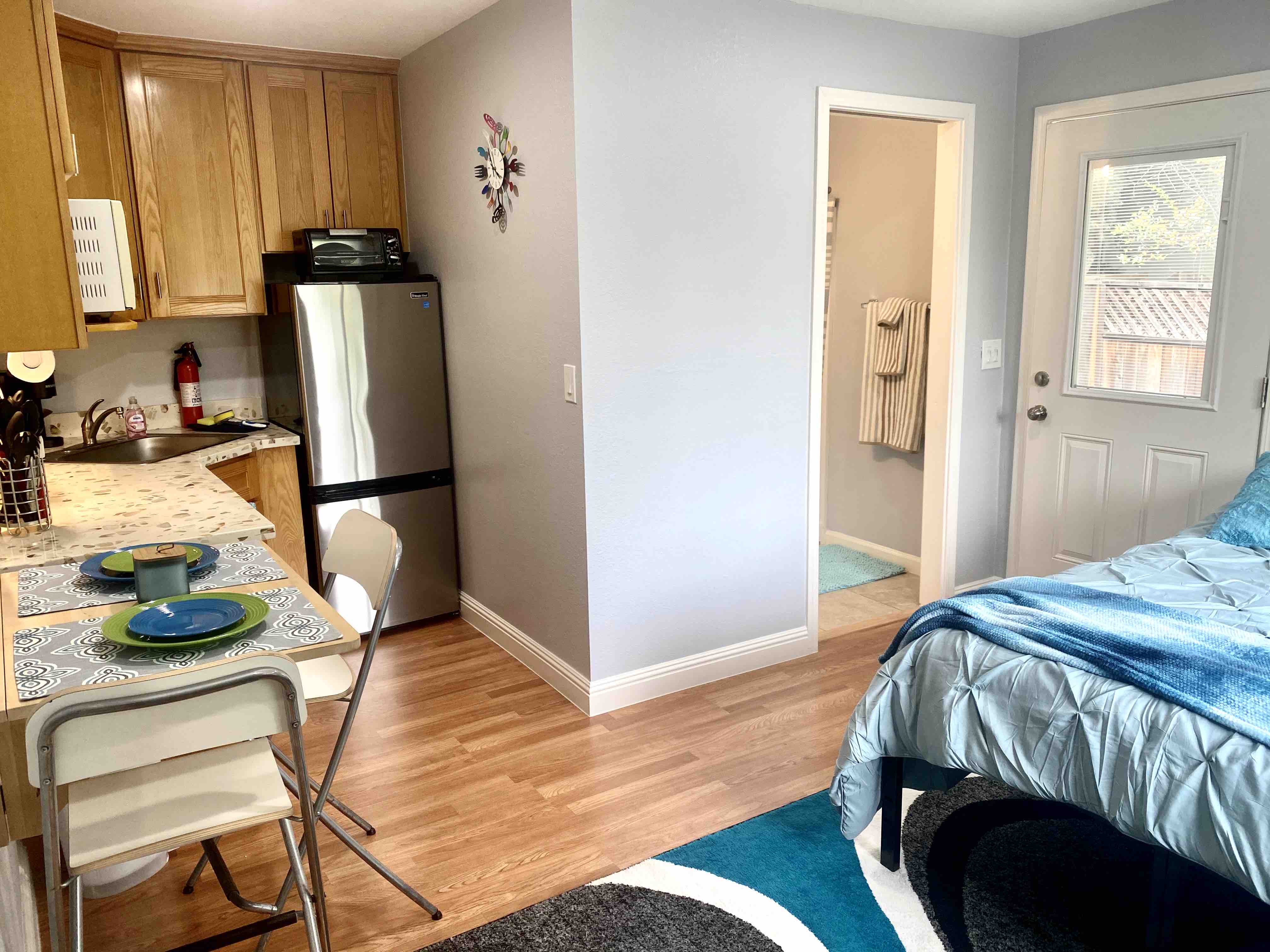 Los Gatos Studio w private yard and pool!