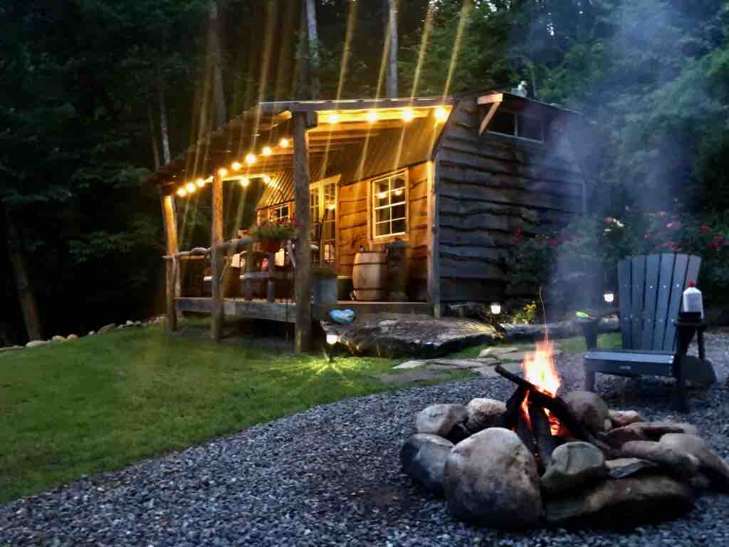 Romantic cabin overlooking the river!!! Tiny houses for Rent in