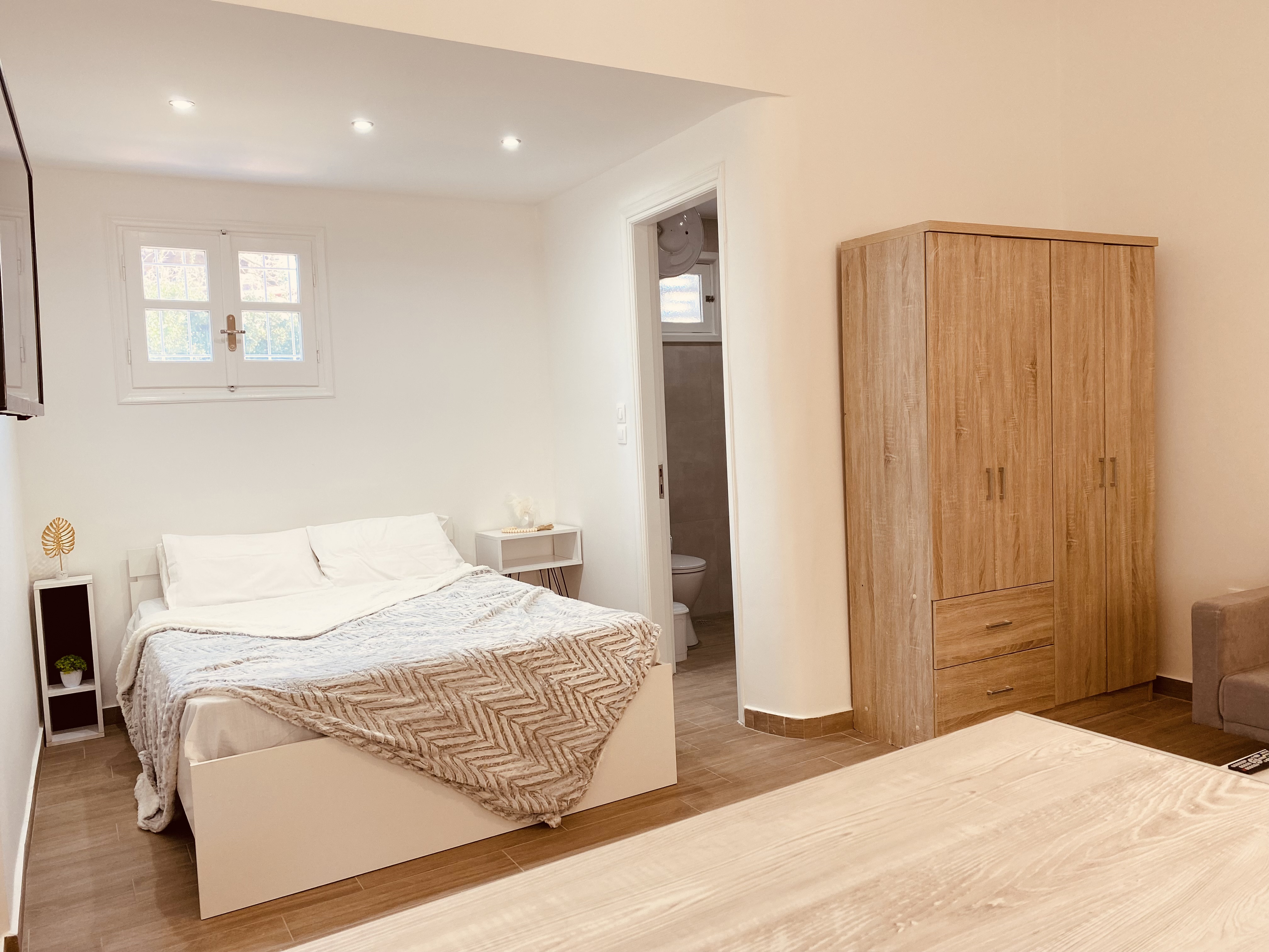 Louvros Luxury Suites ll