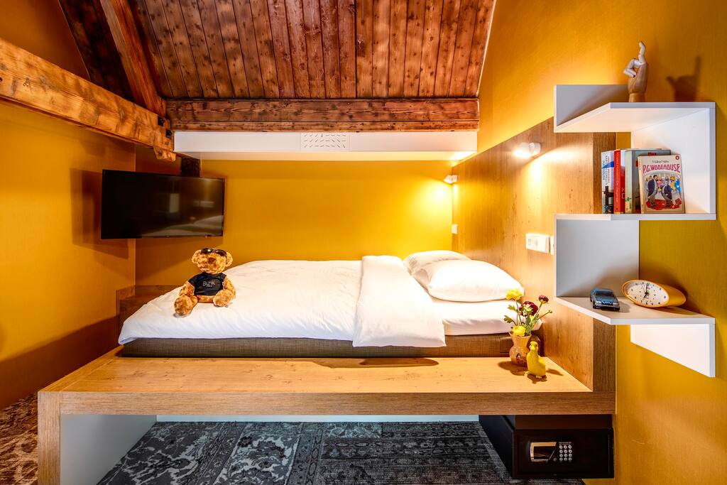 Stay elegant in our EPIC BUNK ROOM + with en-suite — Amsterdam stay