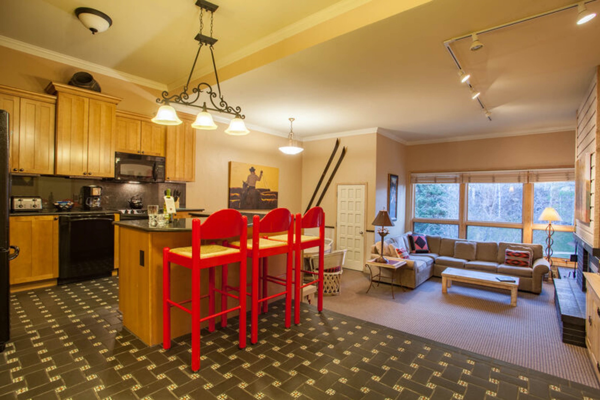 Escapada tranquila junto al arroyo con una terraza grande compartida