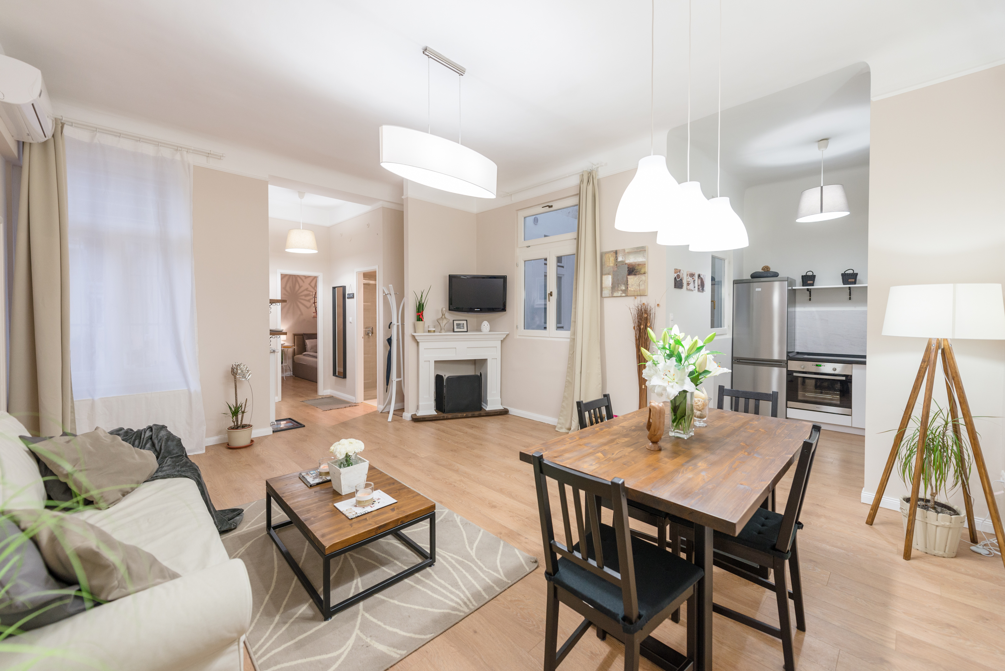 Downtown Heart Suite 2 baths A/C and free parking