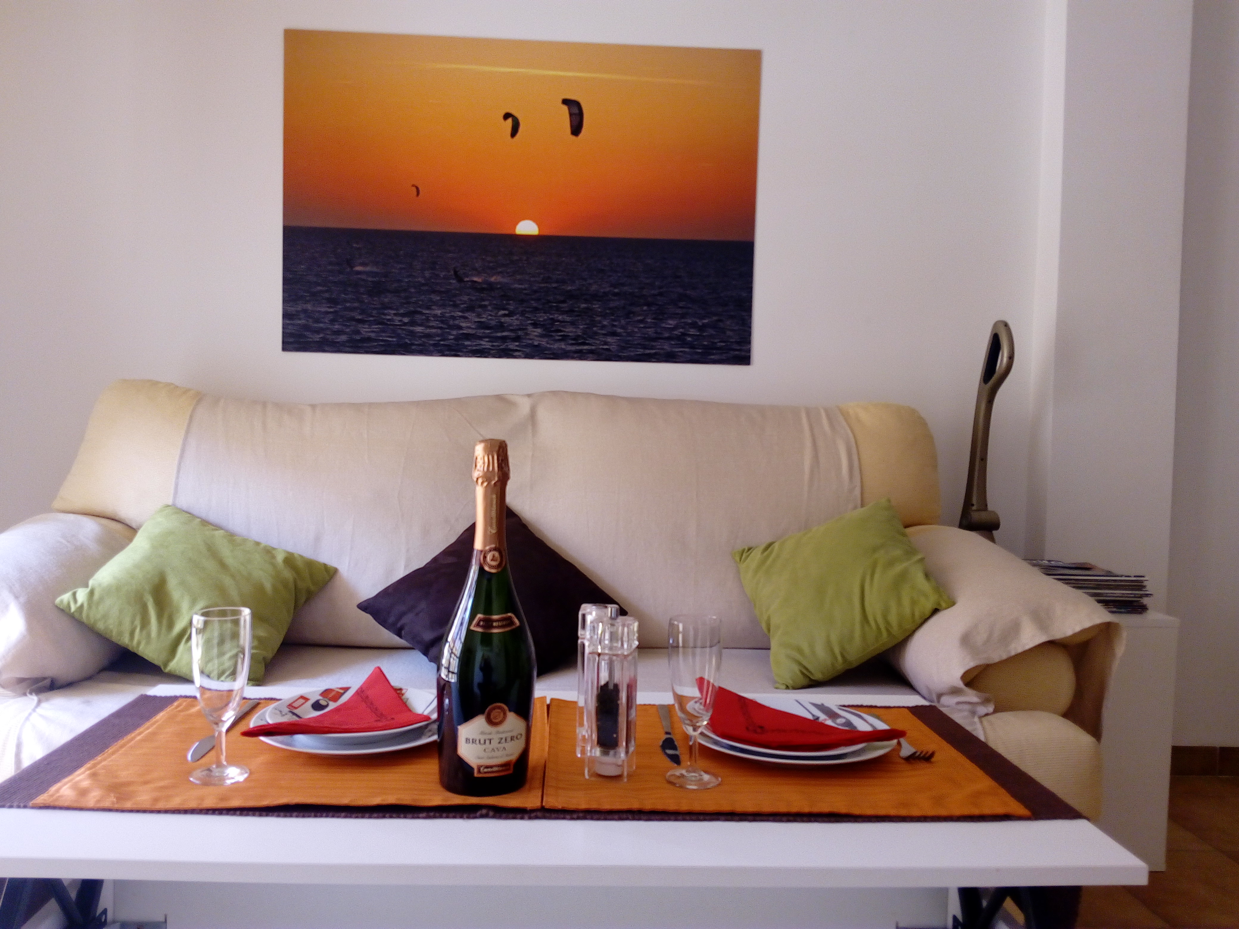 Pretty, luminous, close to the sea with parking