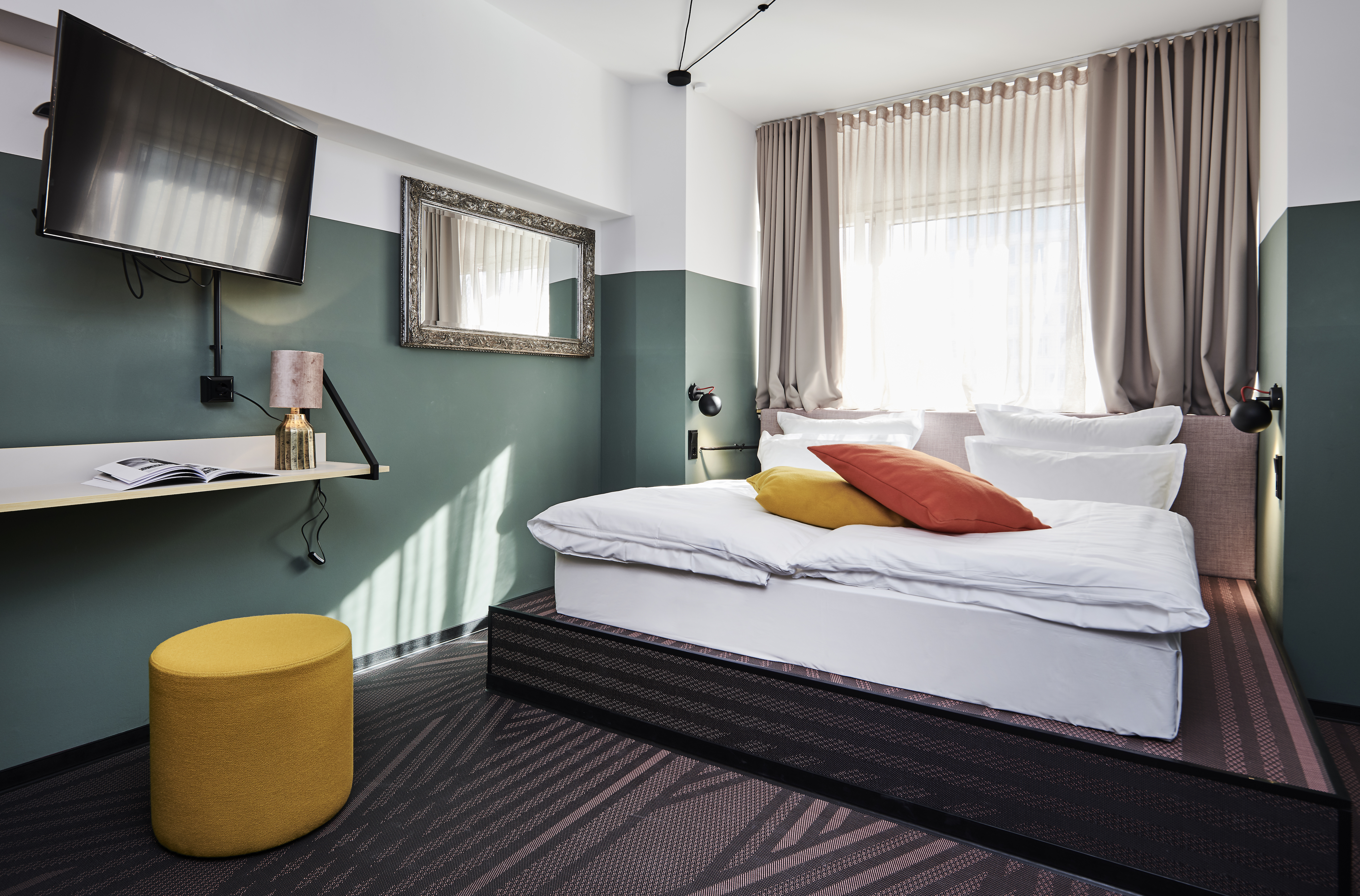 Zimmer mit Kingsize-Bett in Berlin-Mitte