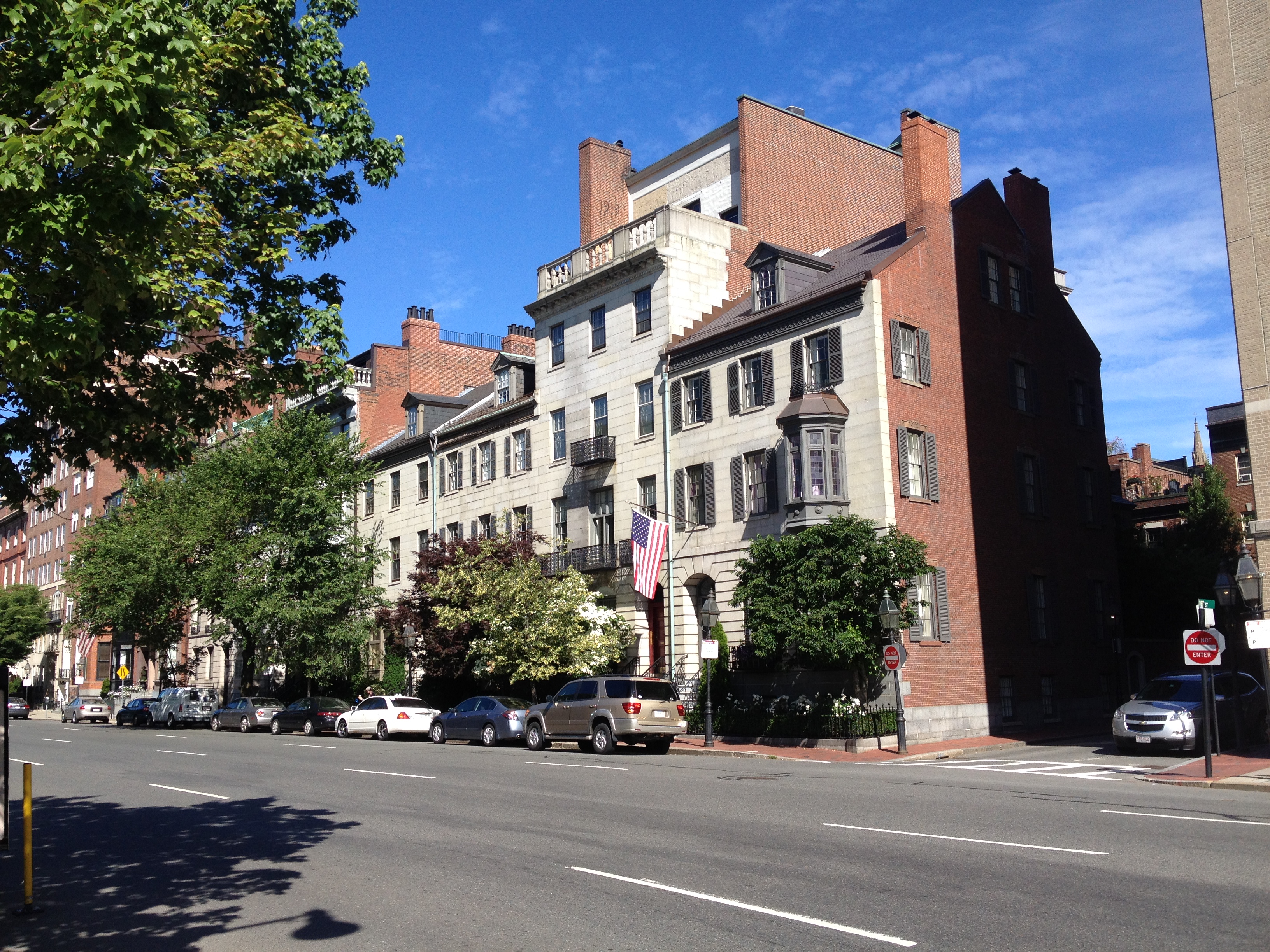 Stunning Beacon Hill Boston Townhouse Apartment