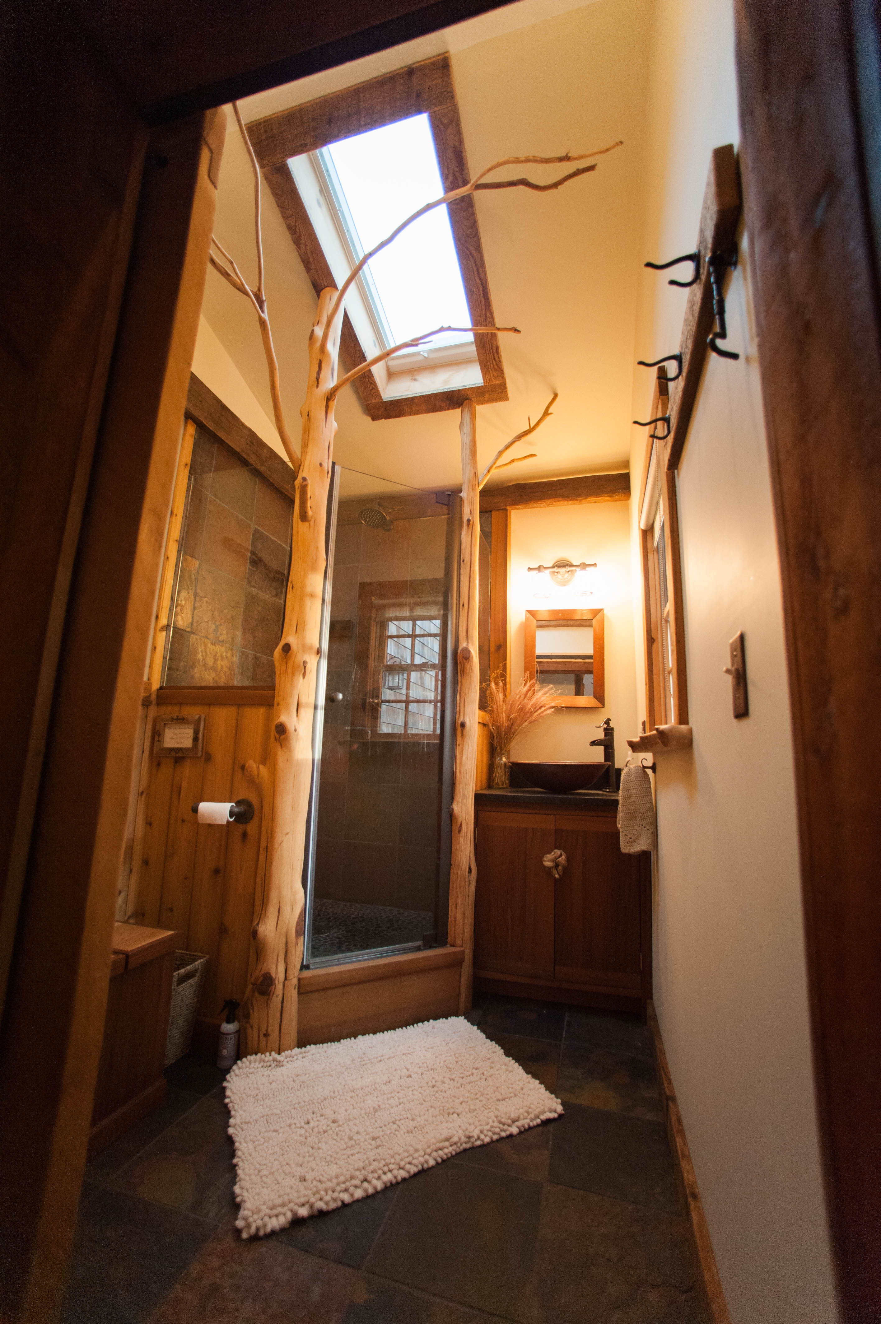 Shilo Barn Retreat Hot Tub, Yoga & Goats! Barns for Rent in Eliot