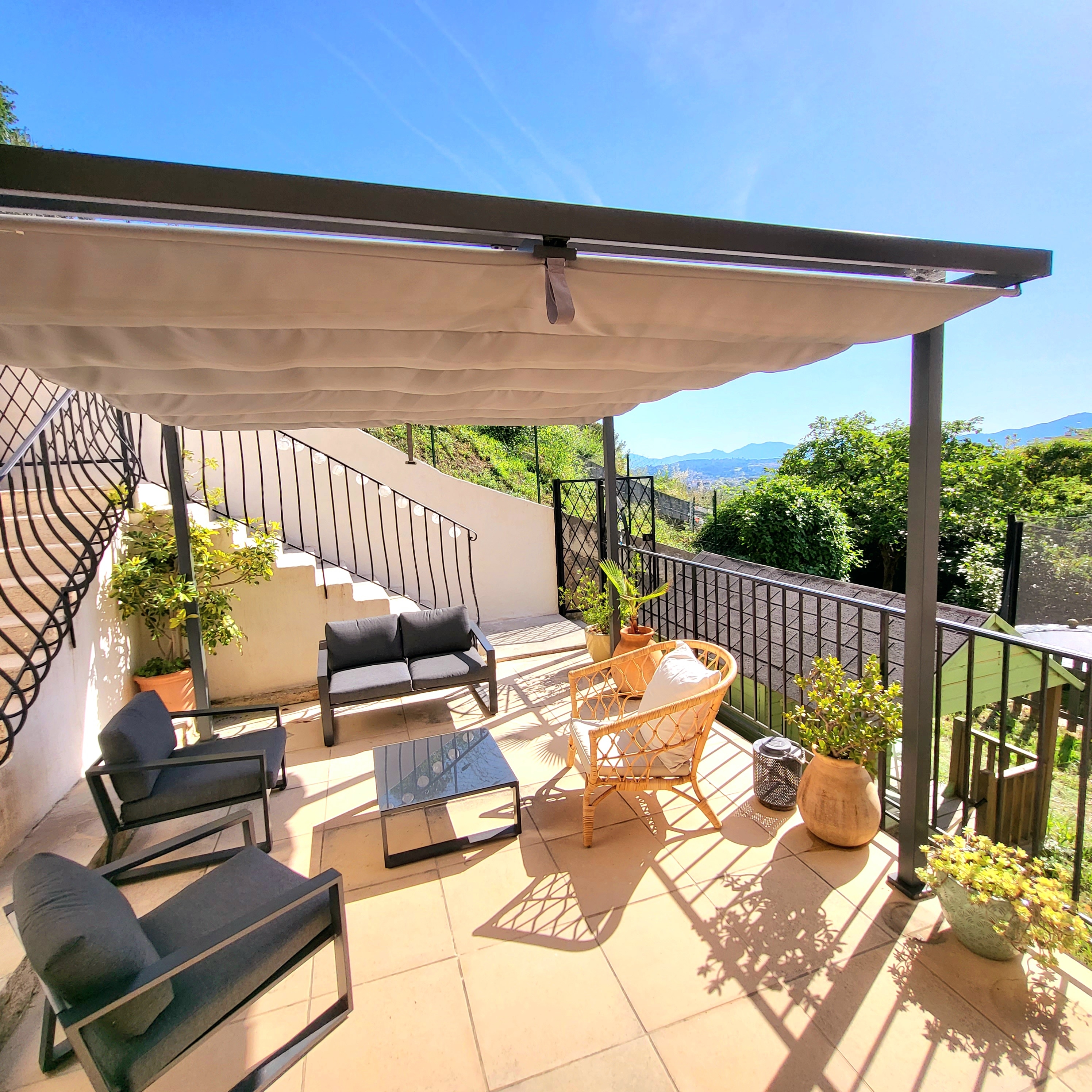 Large T3 in house on the hills of Le Cannet