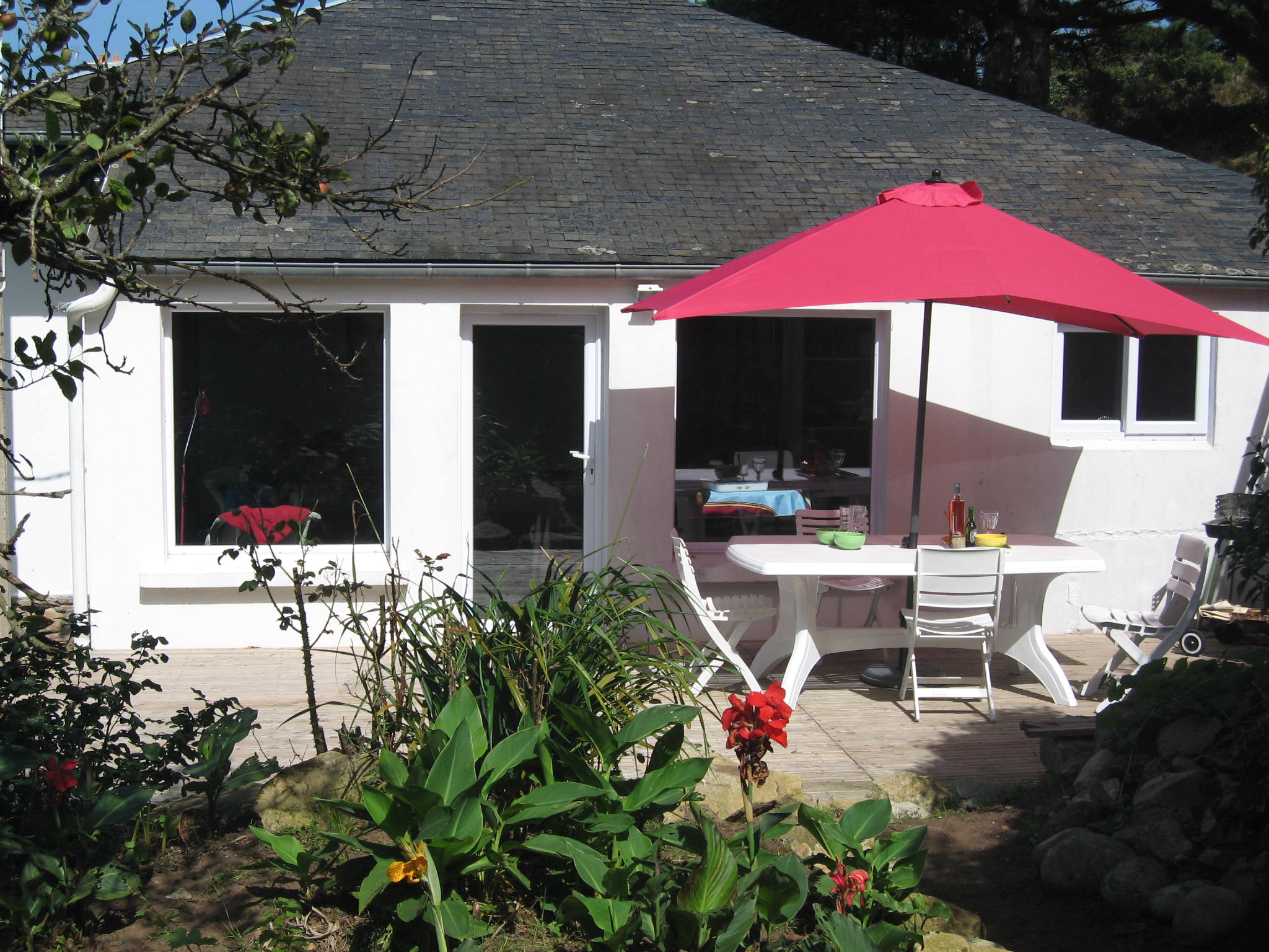 SINGLE STOREY HOUSE, 500M BEACH