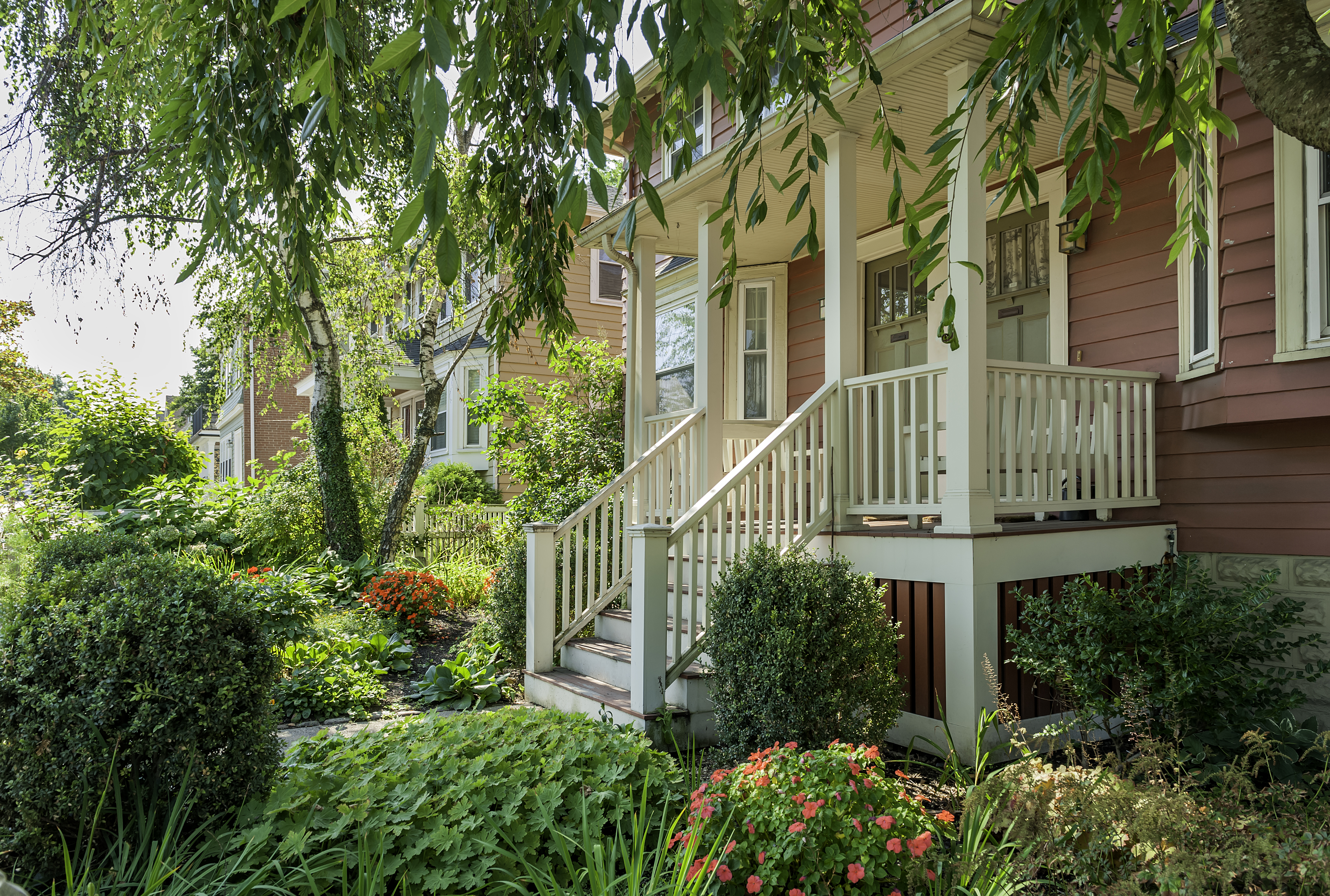 Sunny Huron Village Apt. w/ Terrace in West Cambridge, Cambridge