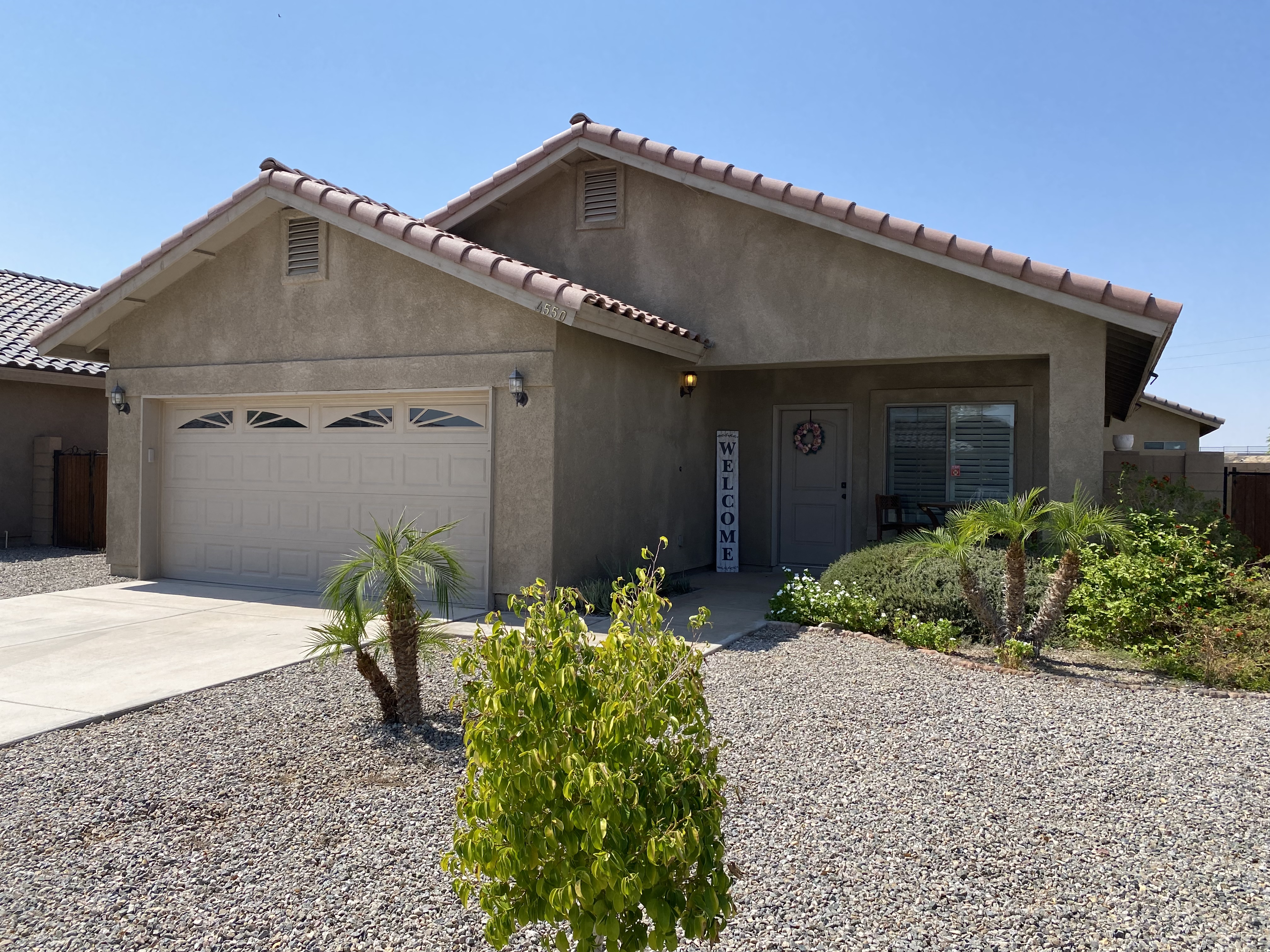 Modern 3-bed Oasis: King Suite & 2 queen