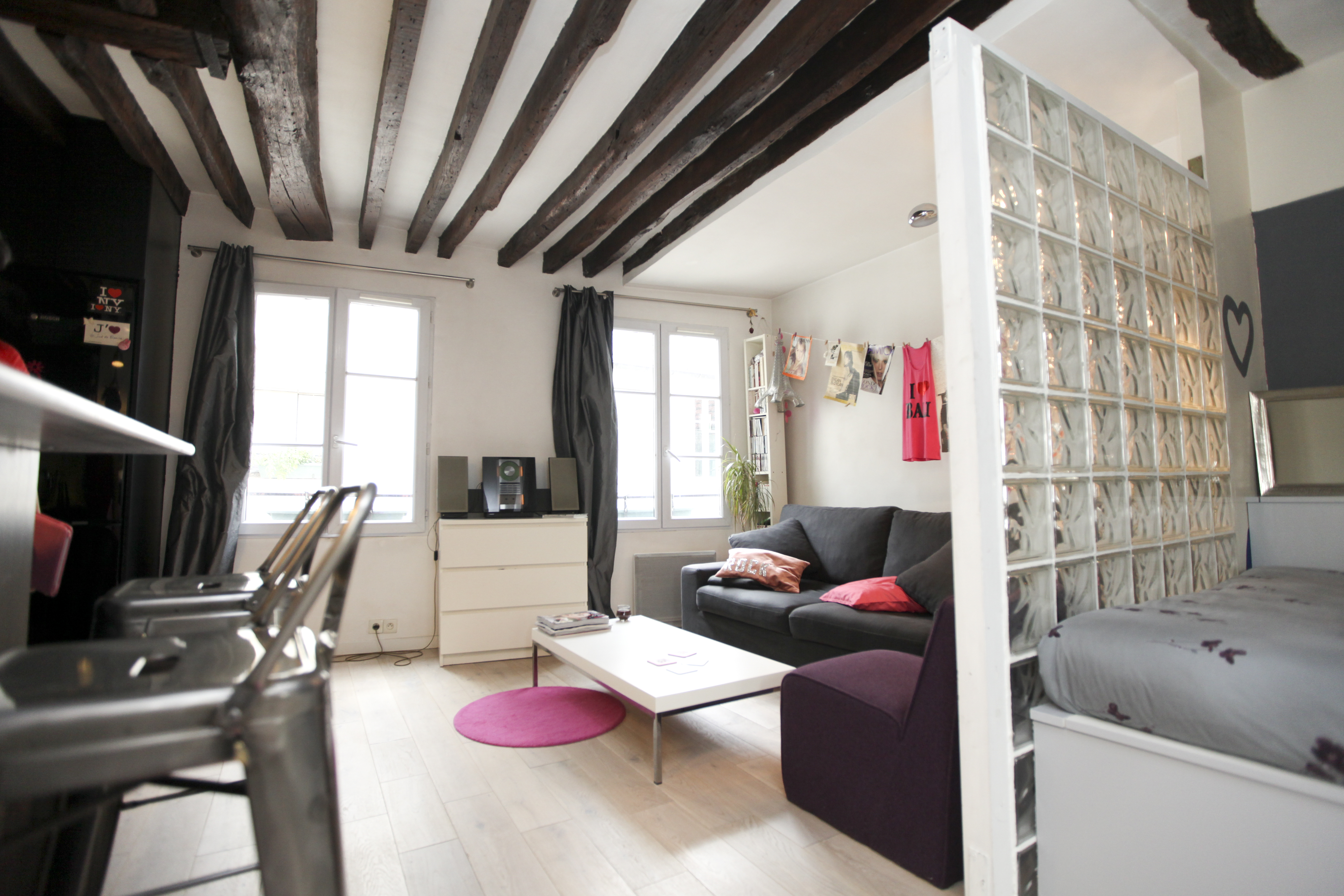 one room flat in le Marais in Temple, Paris