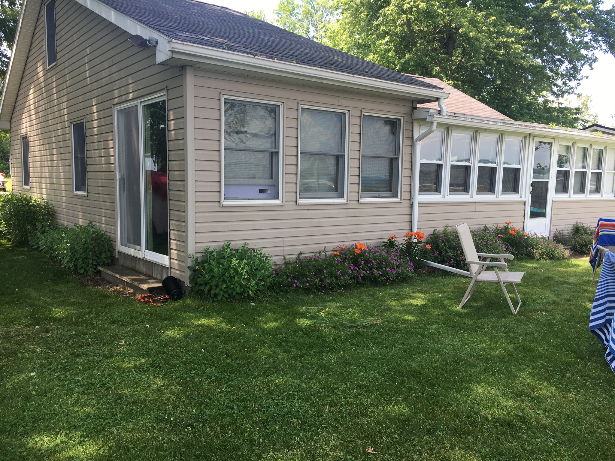 CAYUGA LAKE WATERFRONT COTTAGE ON WINE TRAIL Cottages for Rent in