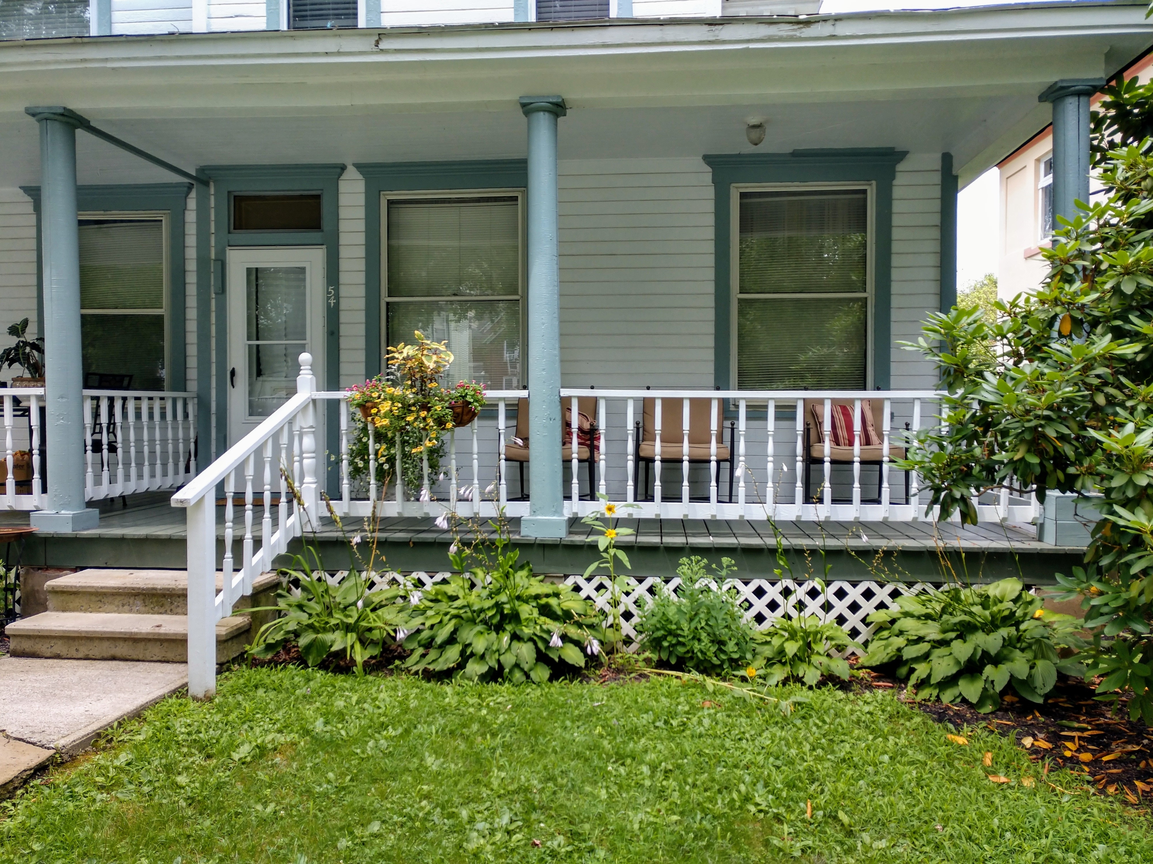 Spacious Residence in Upscale Neighborhood