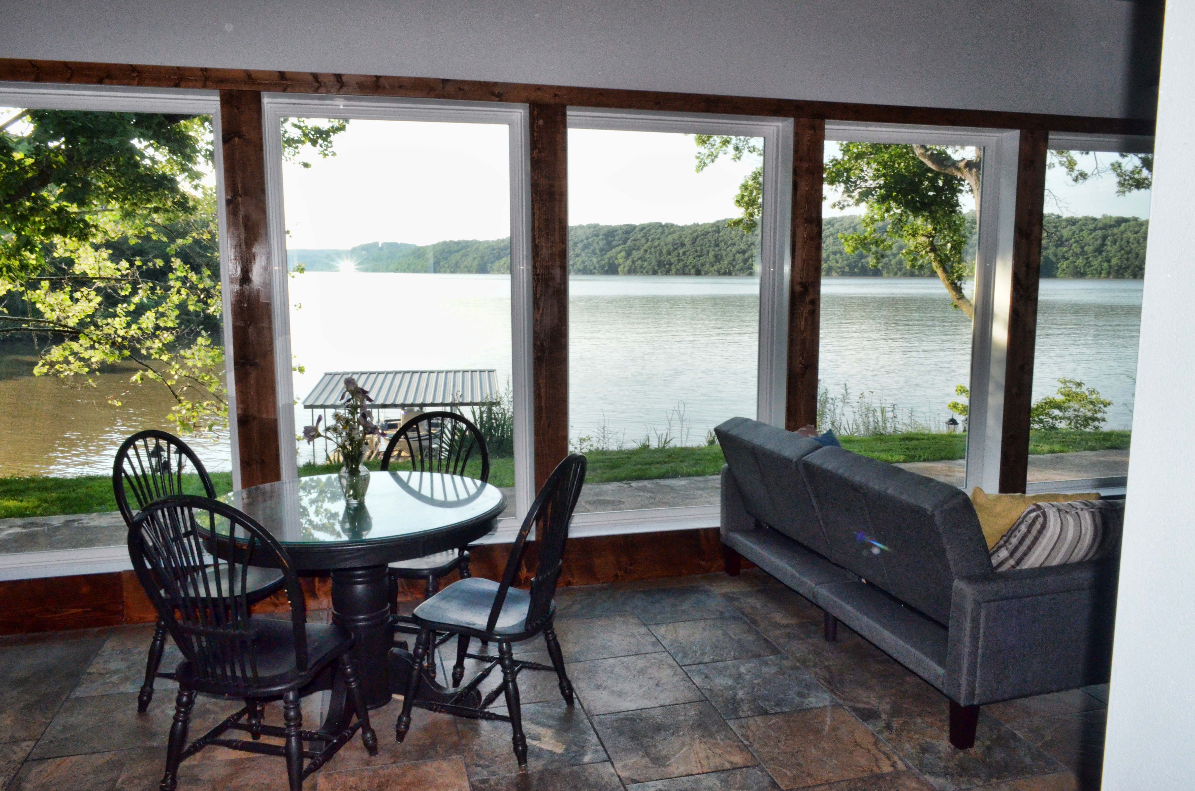 Rippling Point Lakefront House Houses for Rent in Edwards, Missouri