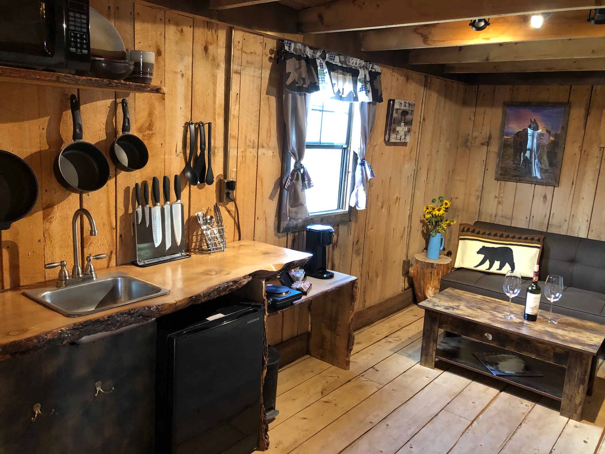 Bear Cave Lodge on Double G Ranch & Guest Lodge