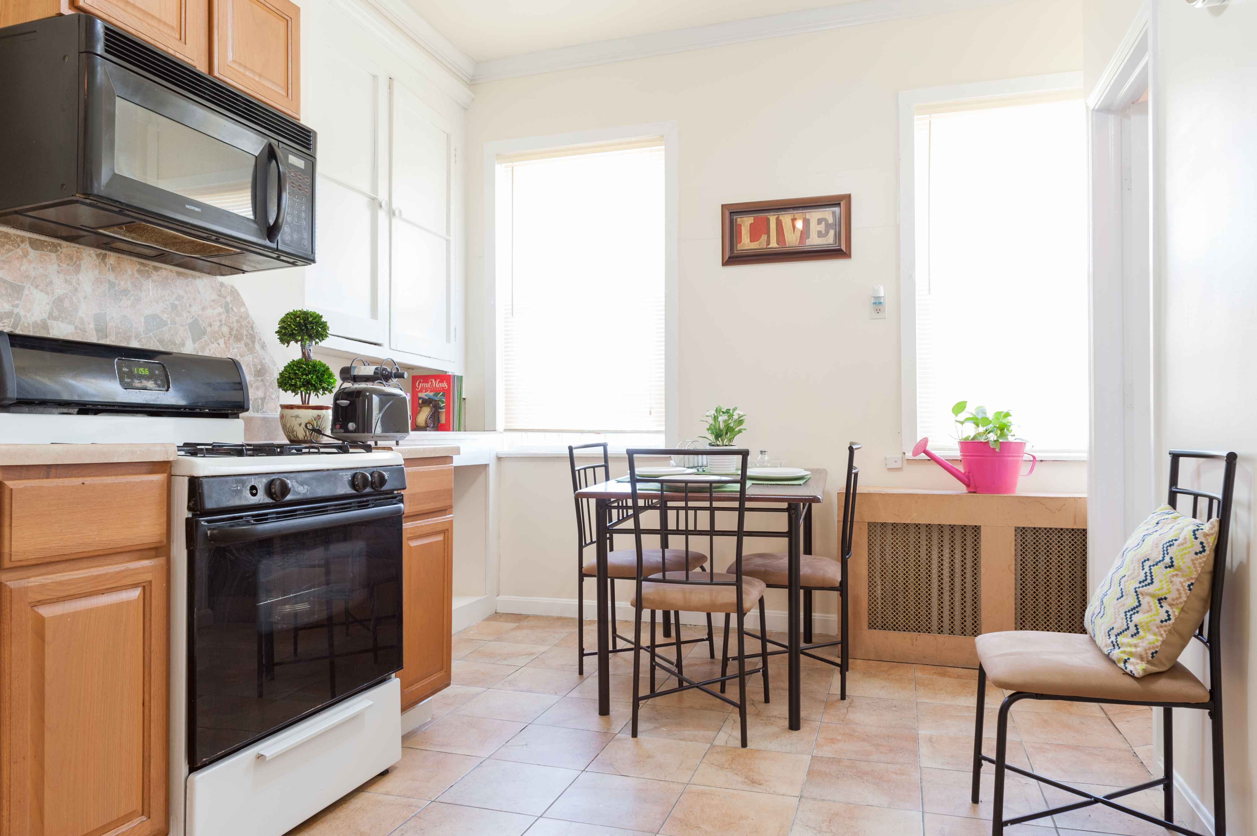 BRIGHT AND COZY APARTMENT MINUTES TO NEW YORK CITY in Ward D (councilmember Michael Yun), Jersey City