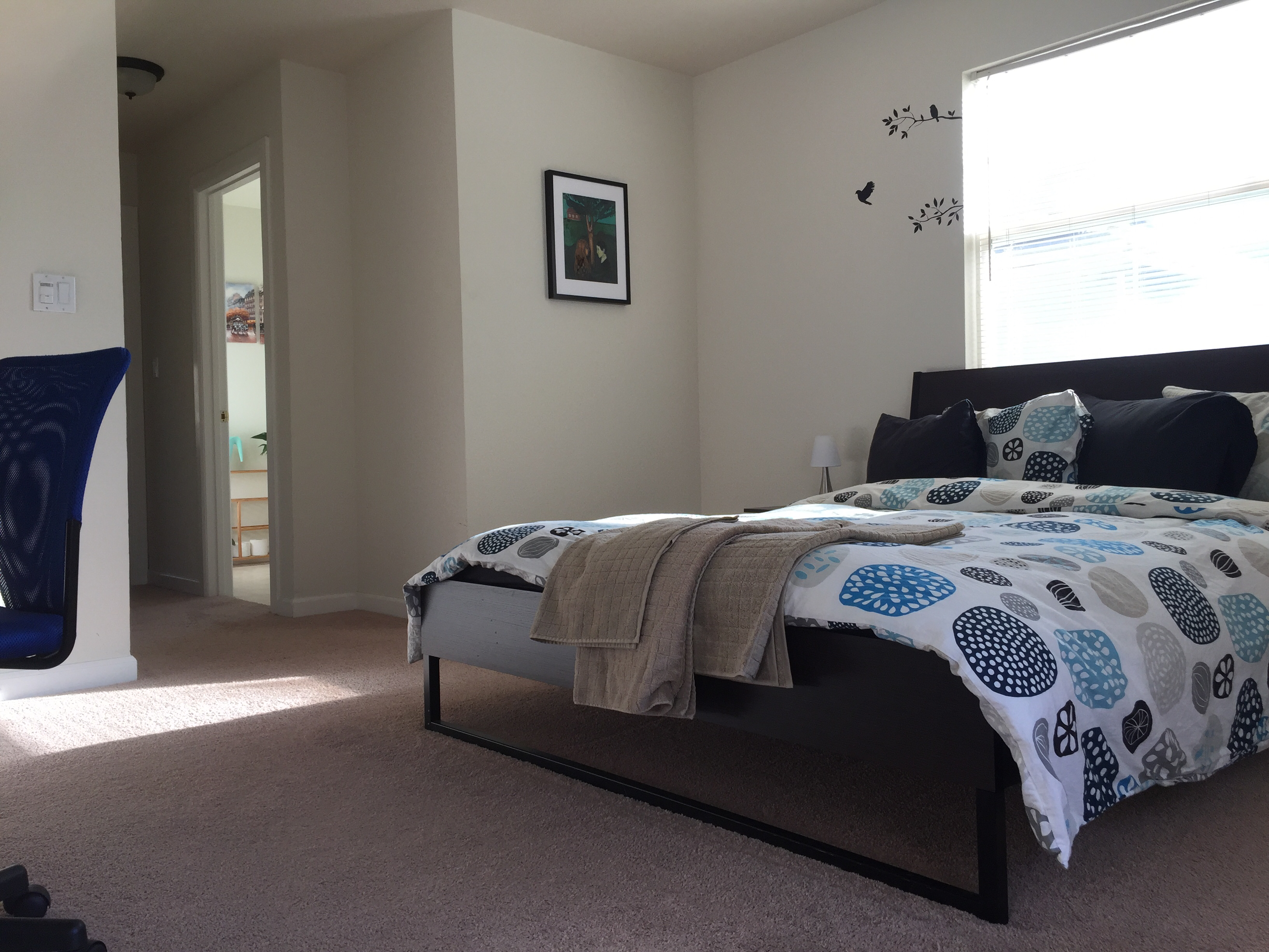 Large room with private bath very close to SF in Prescott, Oakland