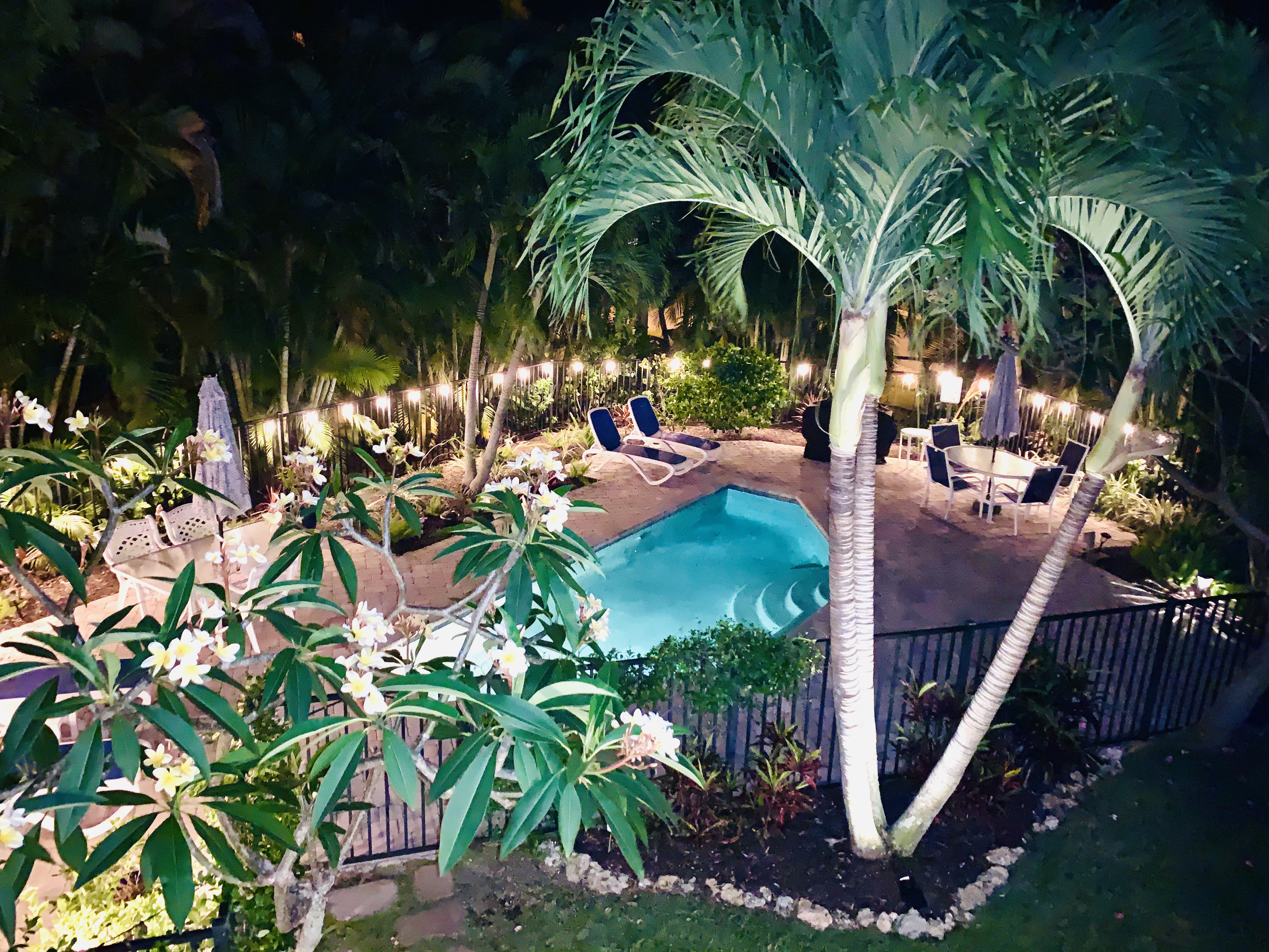 Charming house w/heated pool,steps to beach-Unit A
