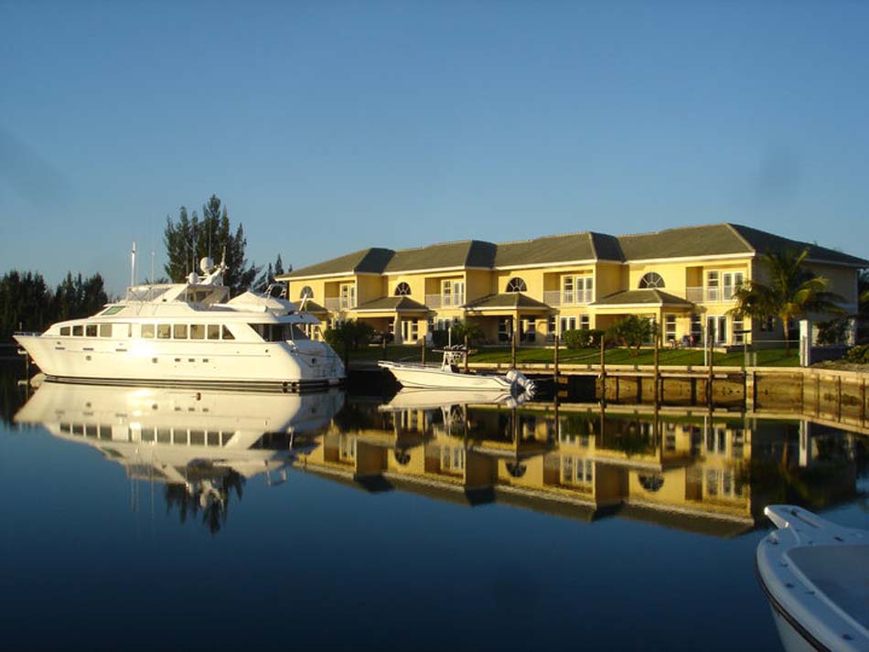 Luxurious Villa - Deepwater Channel - Docks & Pool