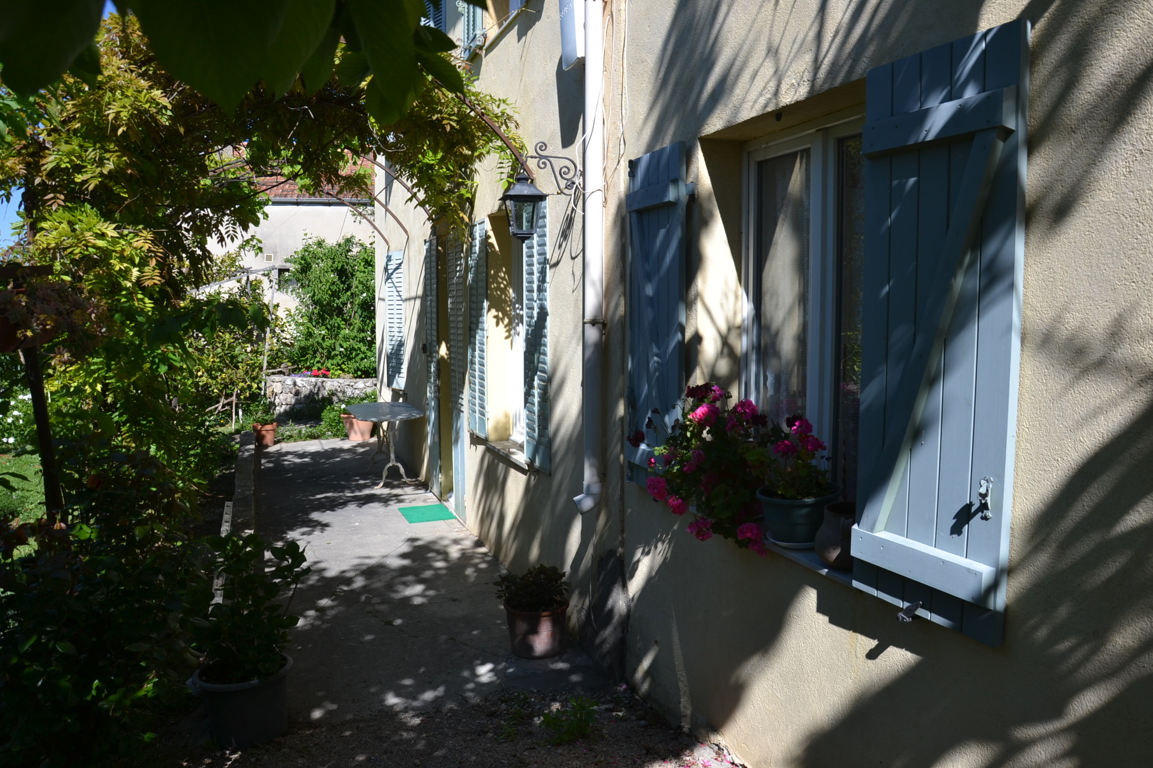 Ground floor studio in villa Grasse