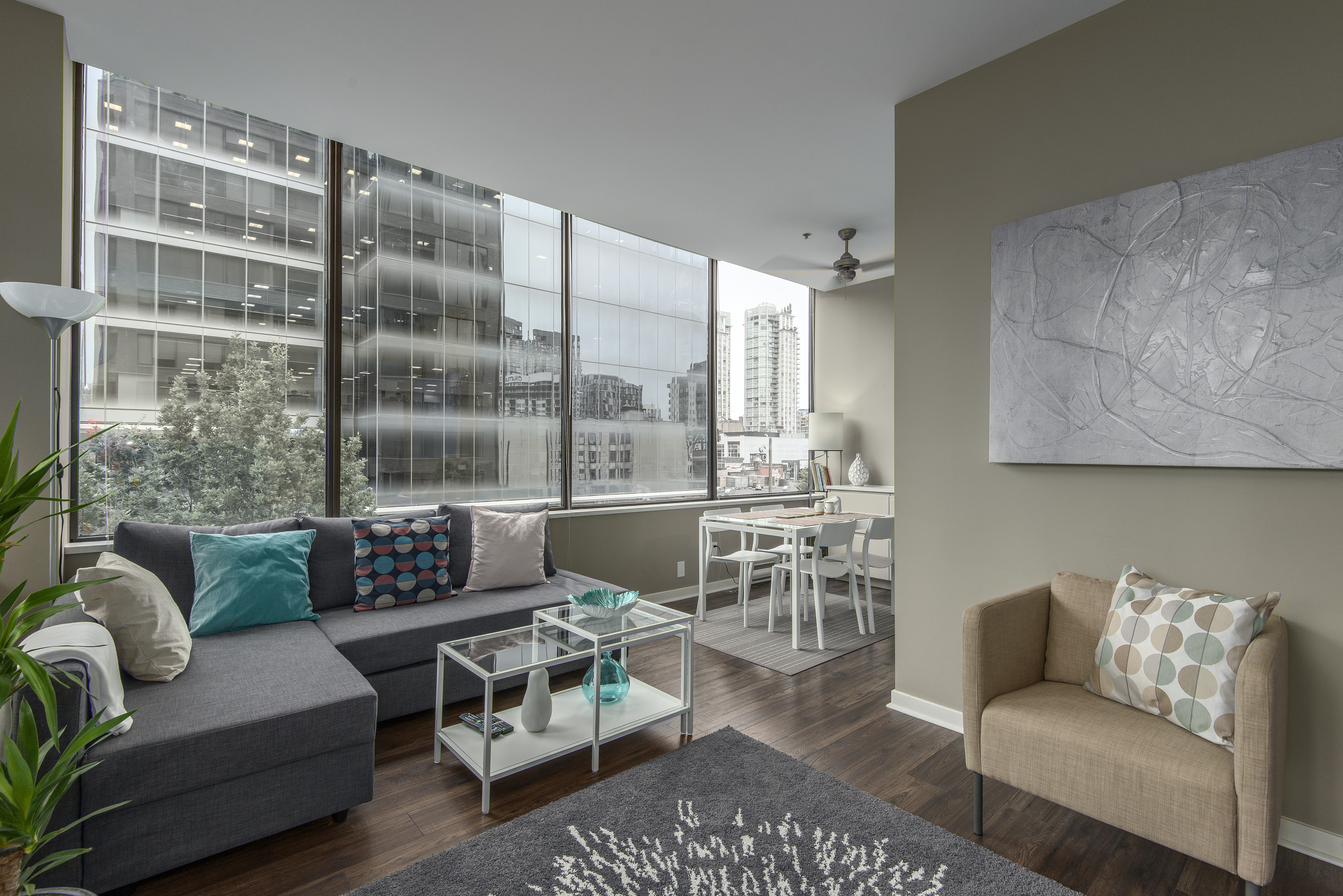 Live Your Downtown Dreams! 1 bedroom with parking
