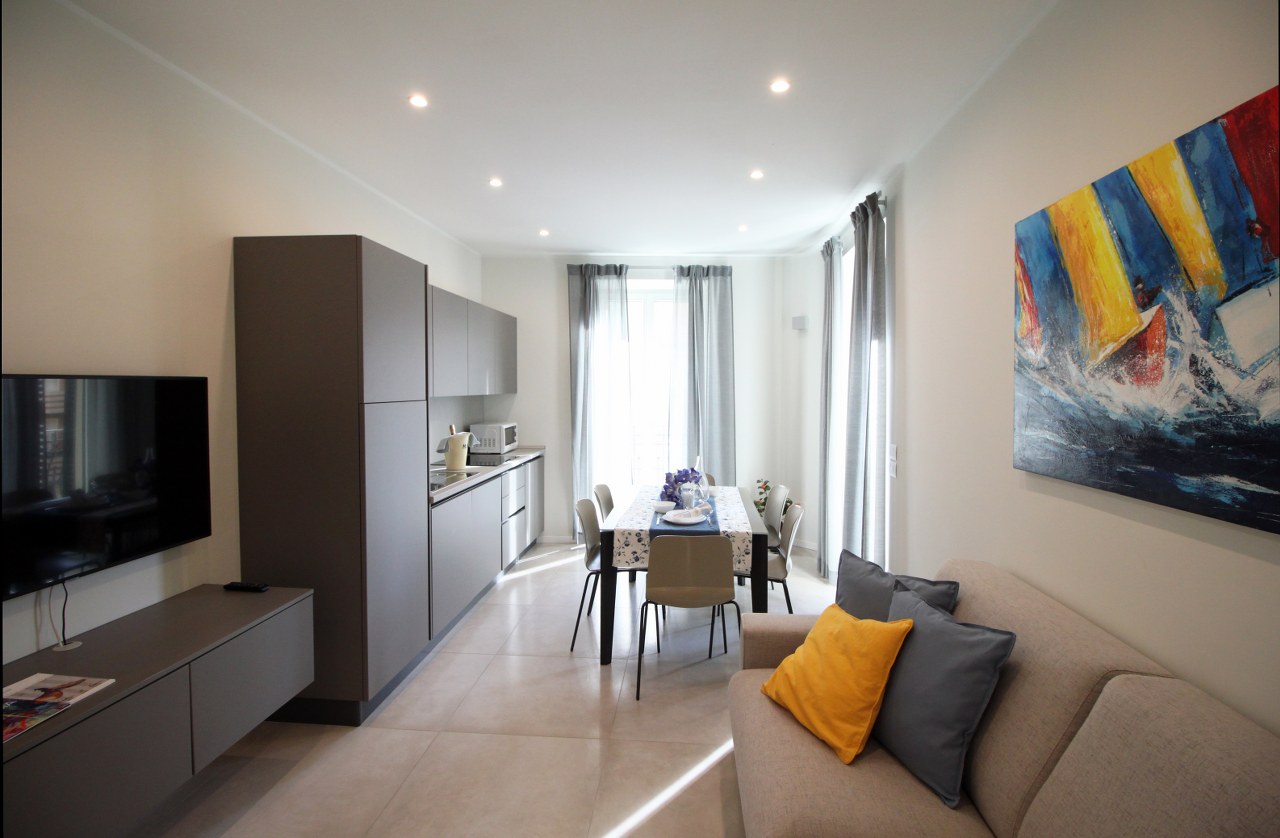 Stylish three-room apartment near the sea and downtown