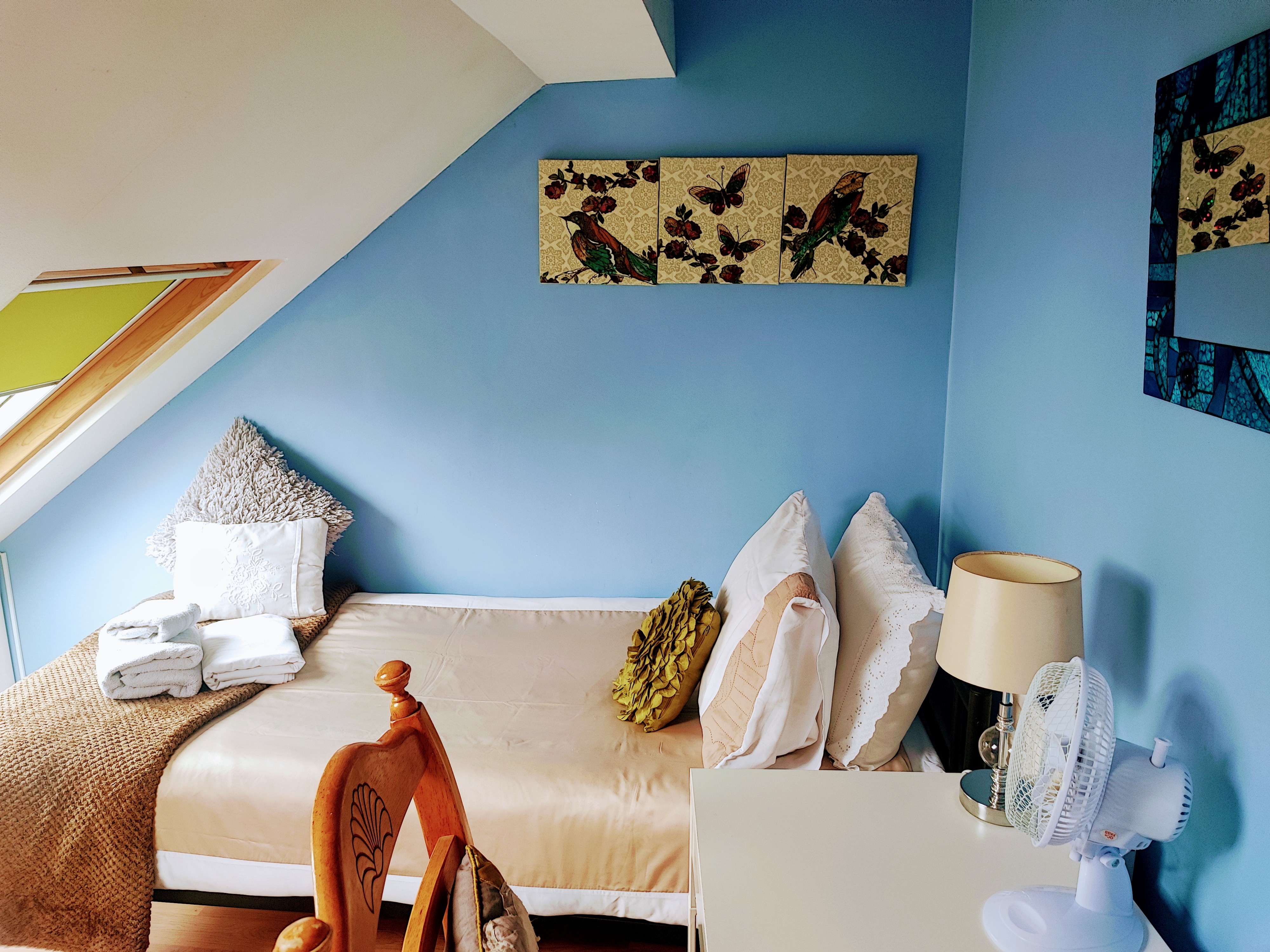 lovely private attic room with road and sky view in Haringey, London