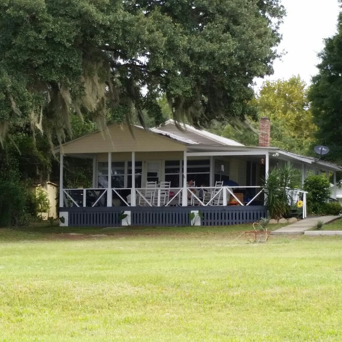 Cozy Lake Front Cottage Houses for Rent in Ocklawaha, Florida, United