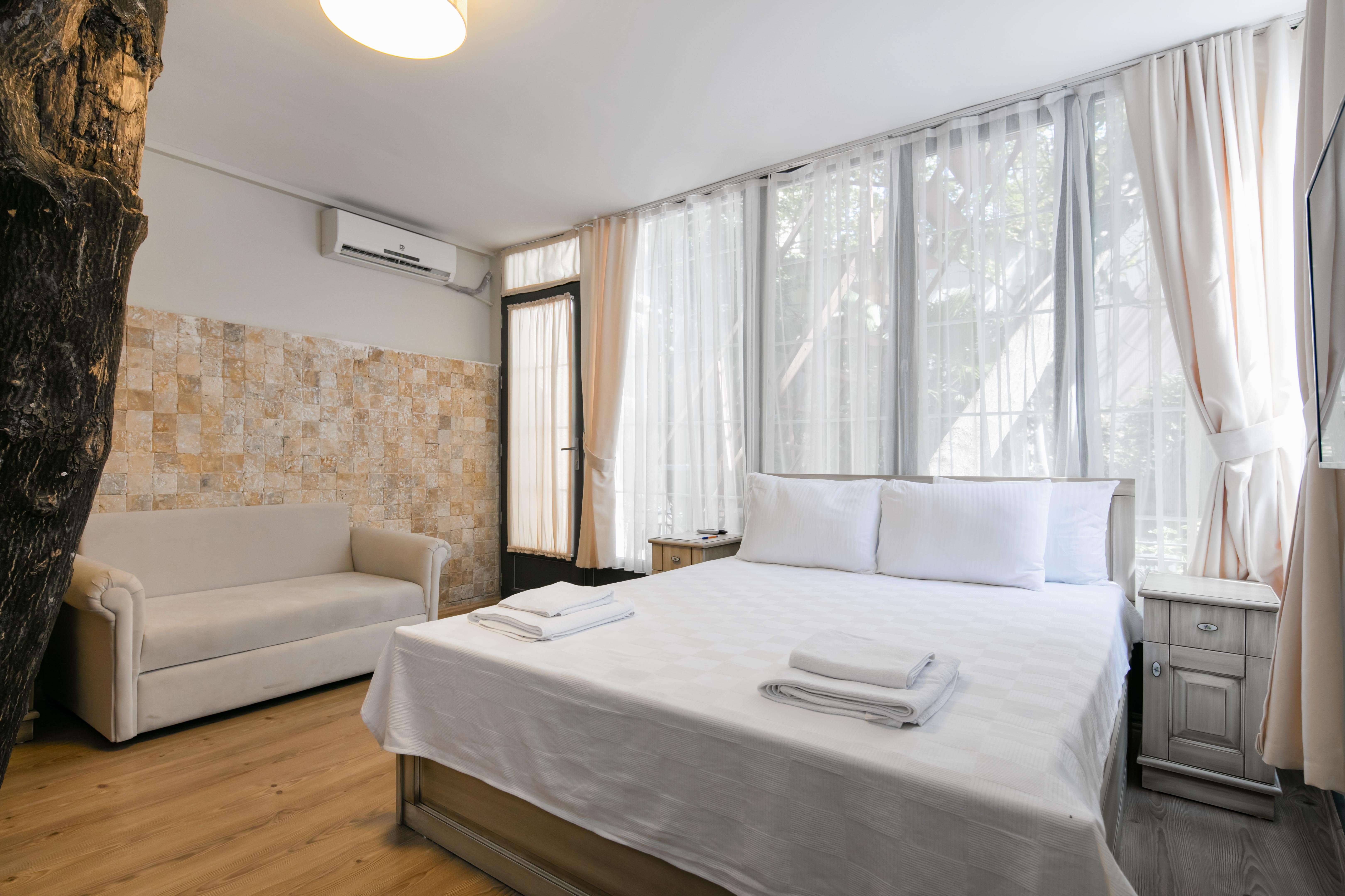 Stylish Studio with Private Patio Serviced apartments for Rent in