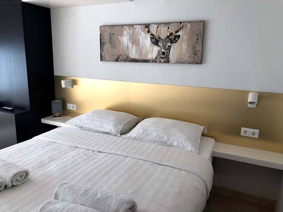 Bedroom on own floor with en-suite bathroom โ Amsterdam stay