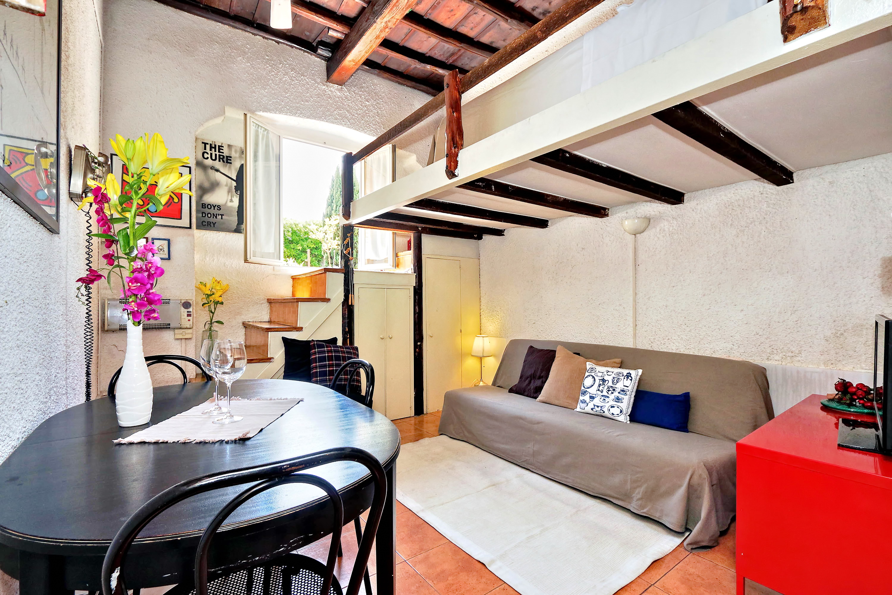 PRETTY FLAT IN TRASTEVERE in I Centro Storico, Rome