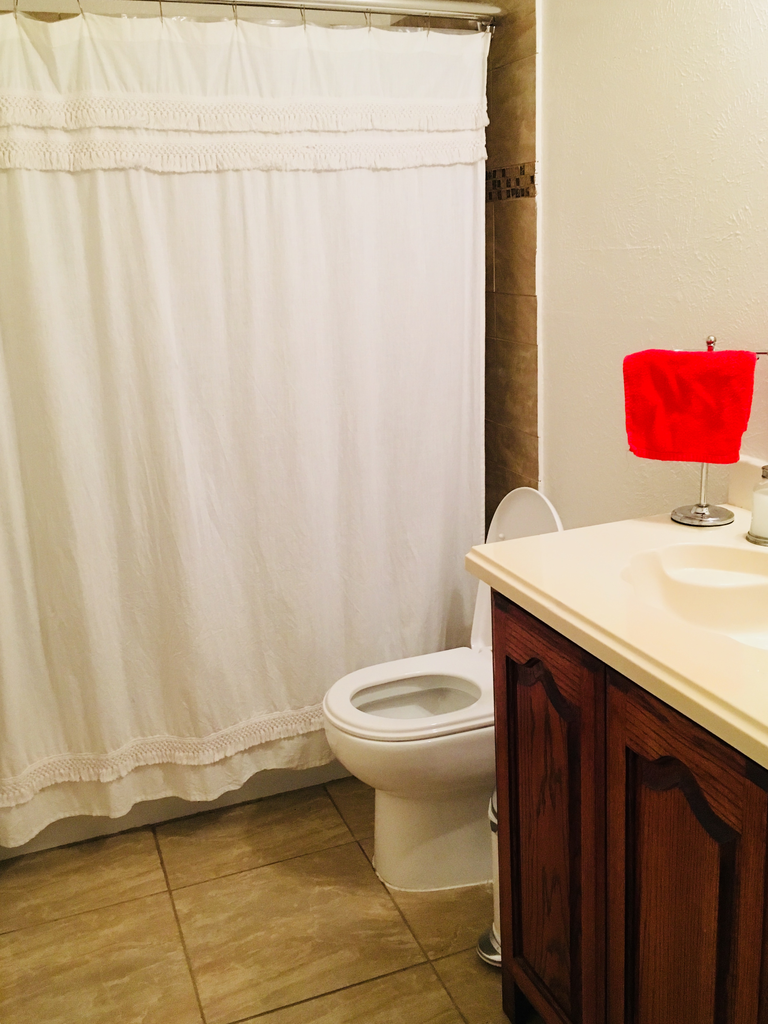 Private Room w/ king Bed Fort Worth — rentals in District 6, Fort Worth