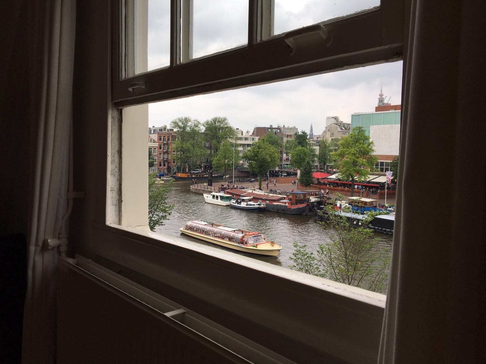 Petite city center loft apartment on Amstel river — Amsterdam stay