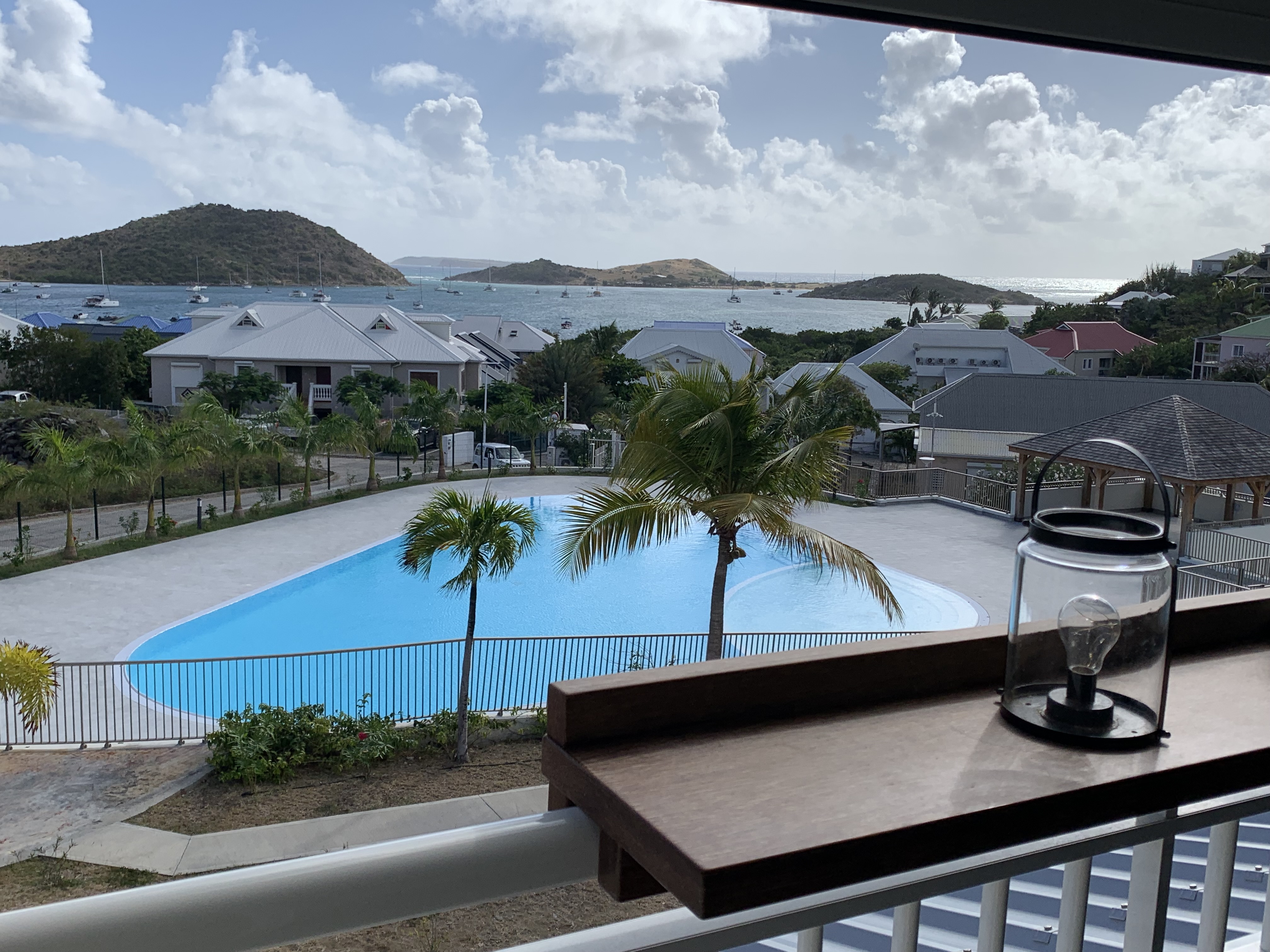 Charming home with views of Pinel Island