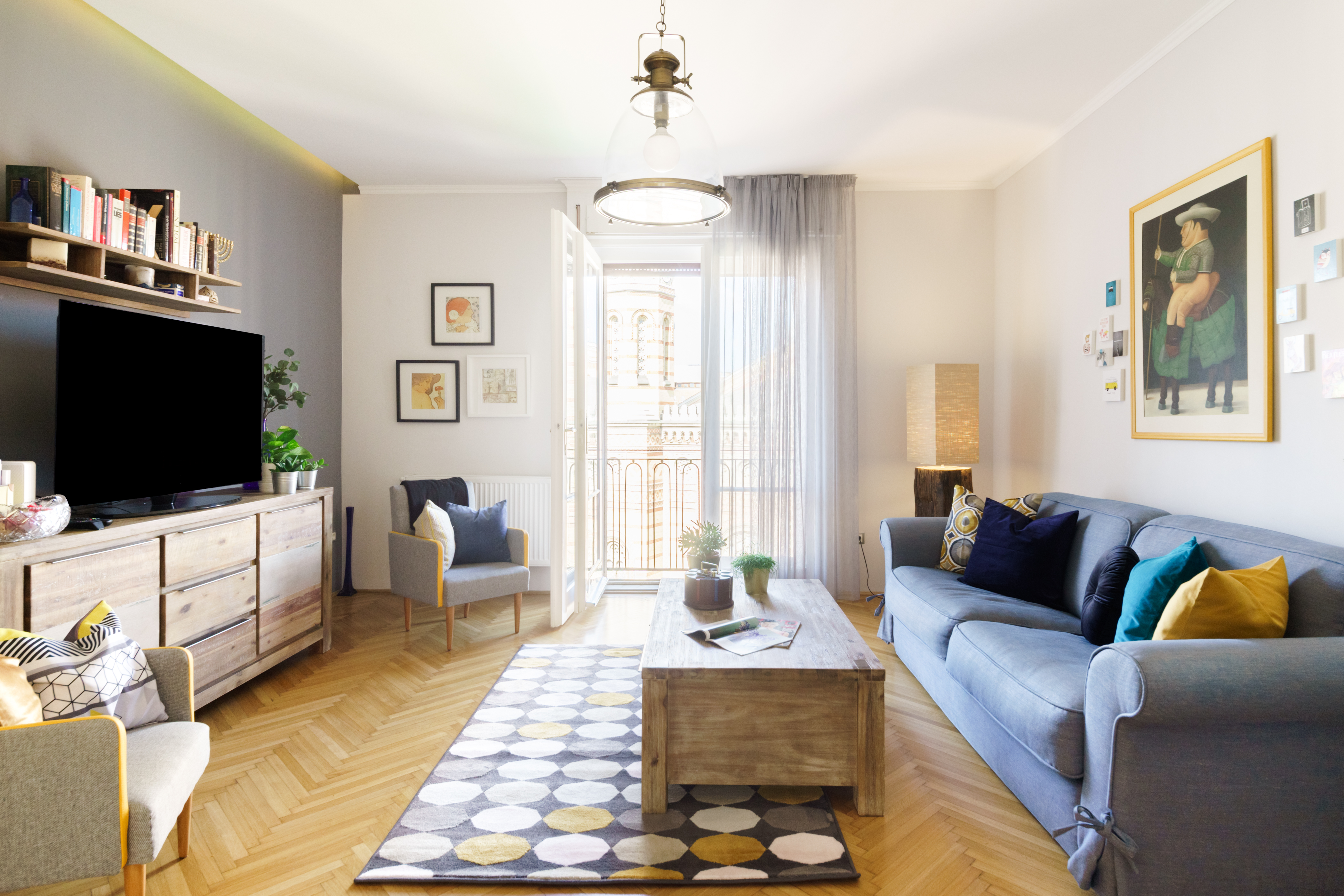 Facing the Synagogue, premium home