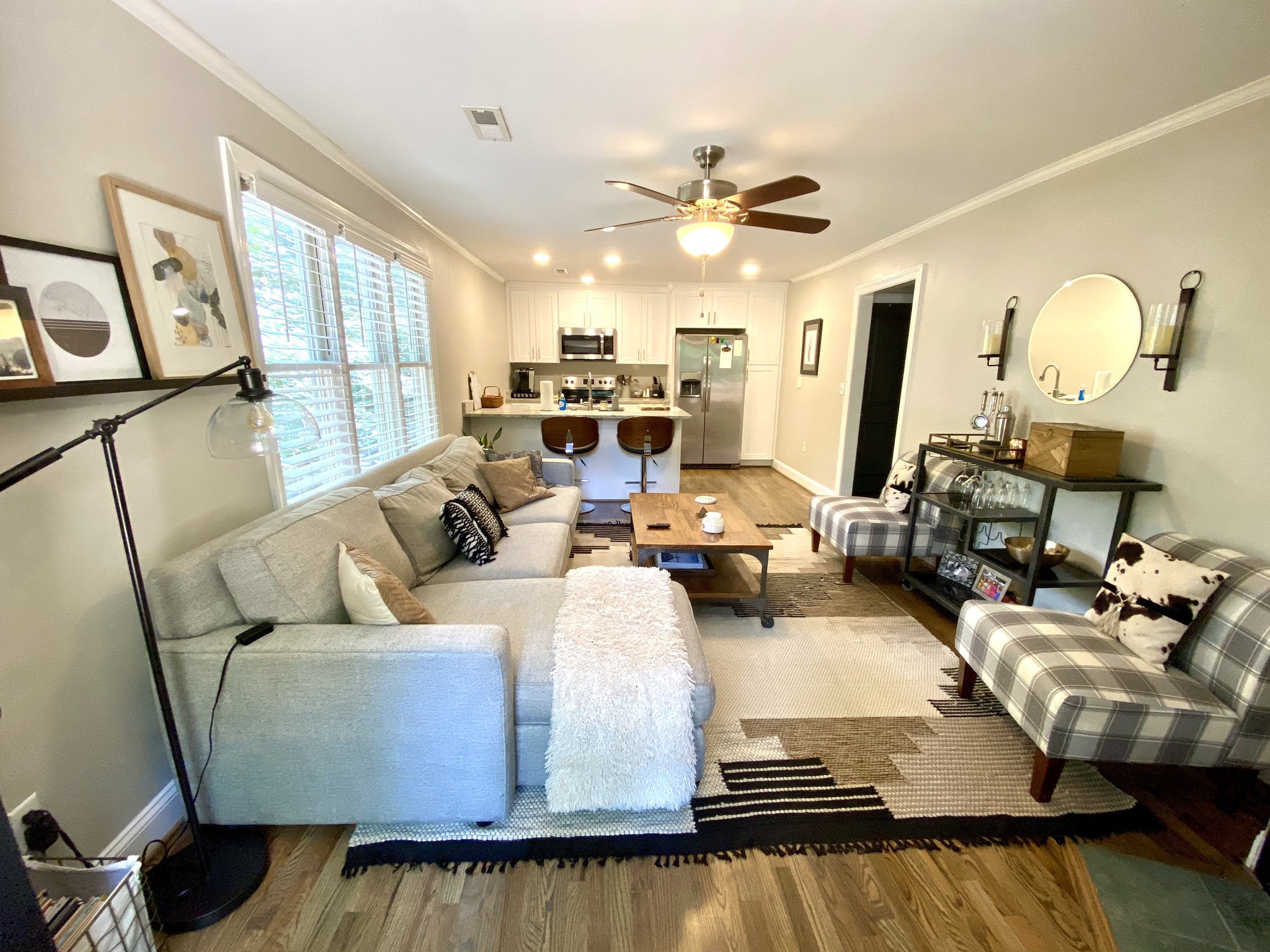 Downtown Duplex 2nd Level 2 Mins from Main St Apartments for Rent