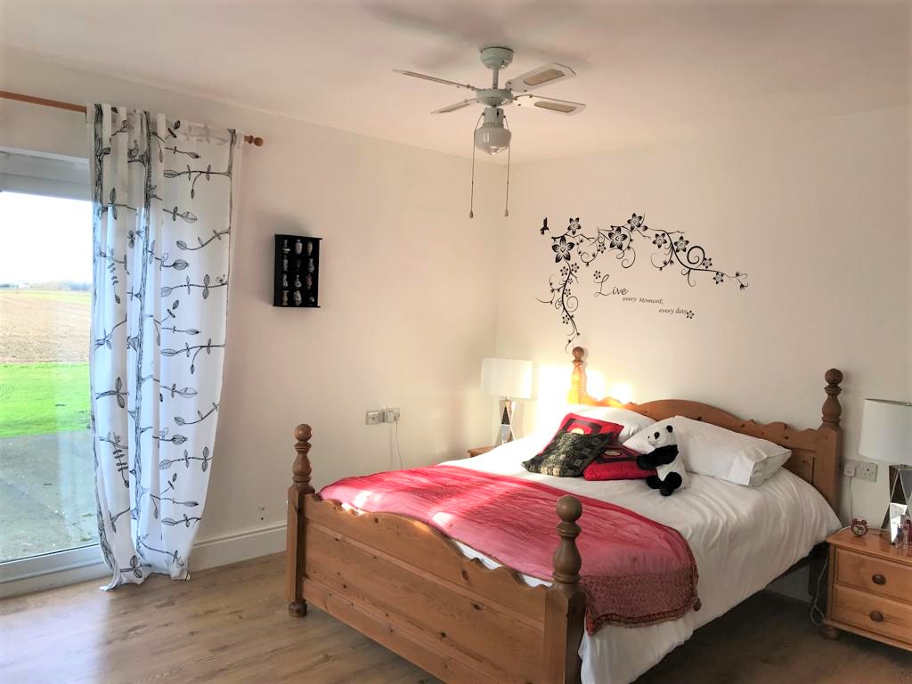 Guys Farm + hot tub sleeps 12 Houses for Rent in Manea, England, United Kingdom