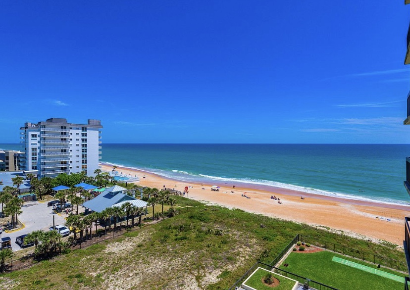 Beautiful 7th floor Ocean Views, Beach Front condo