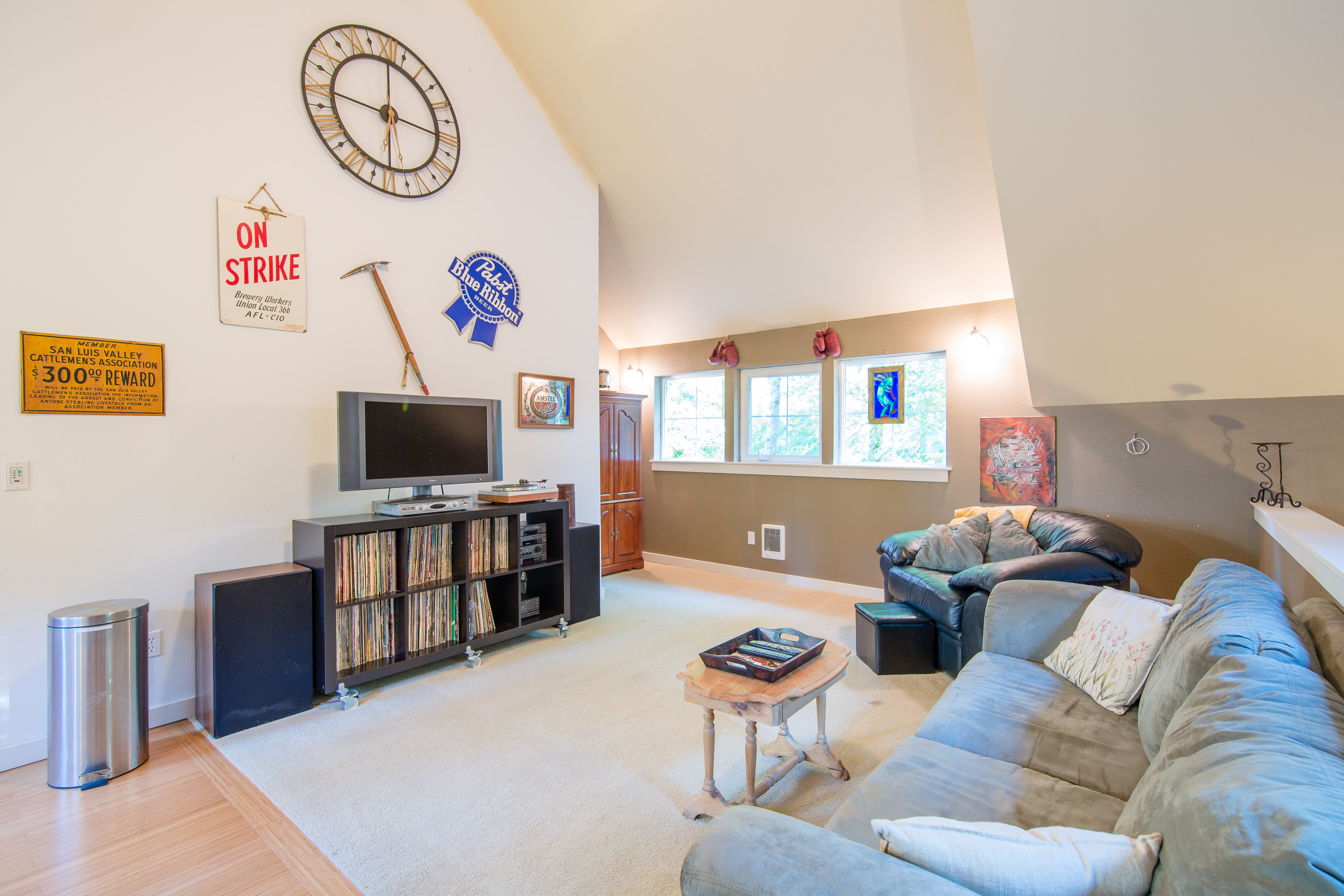 Charming Cabin in the Woods Guesthouses for Rent in Carnation