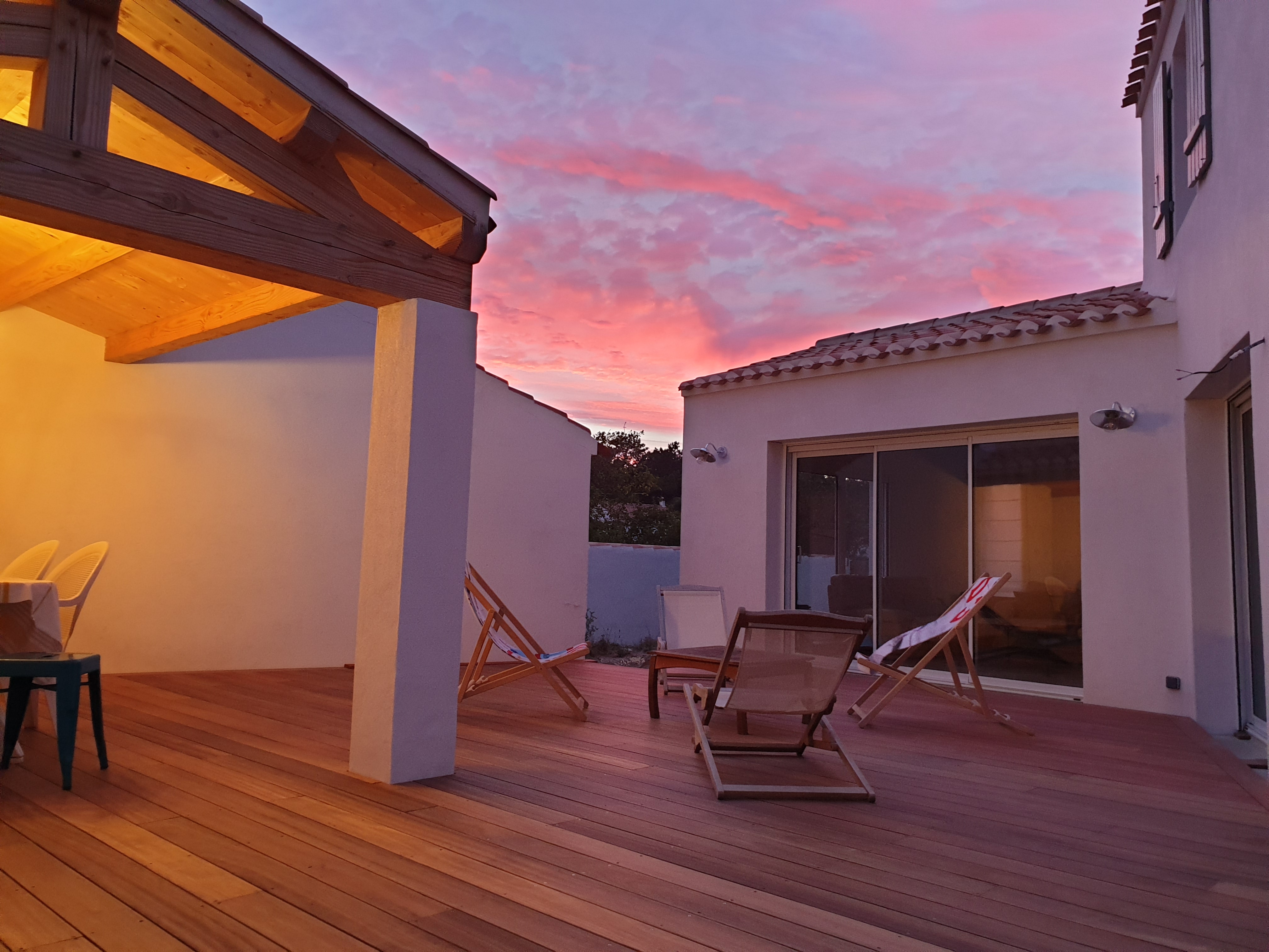 2 bedroom house 2 to 4 people beach at 300 M.